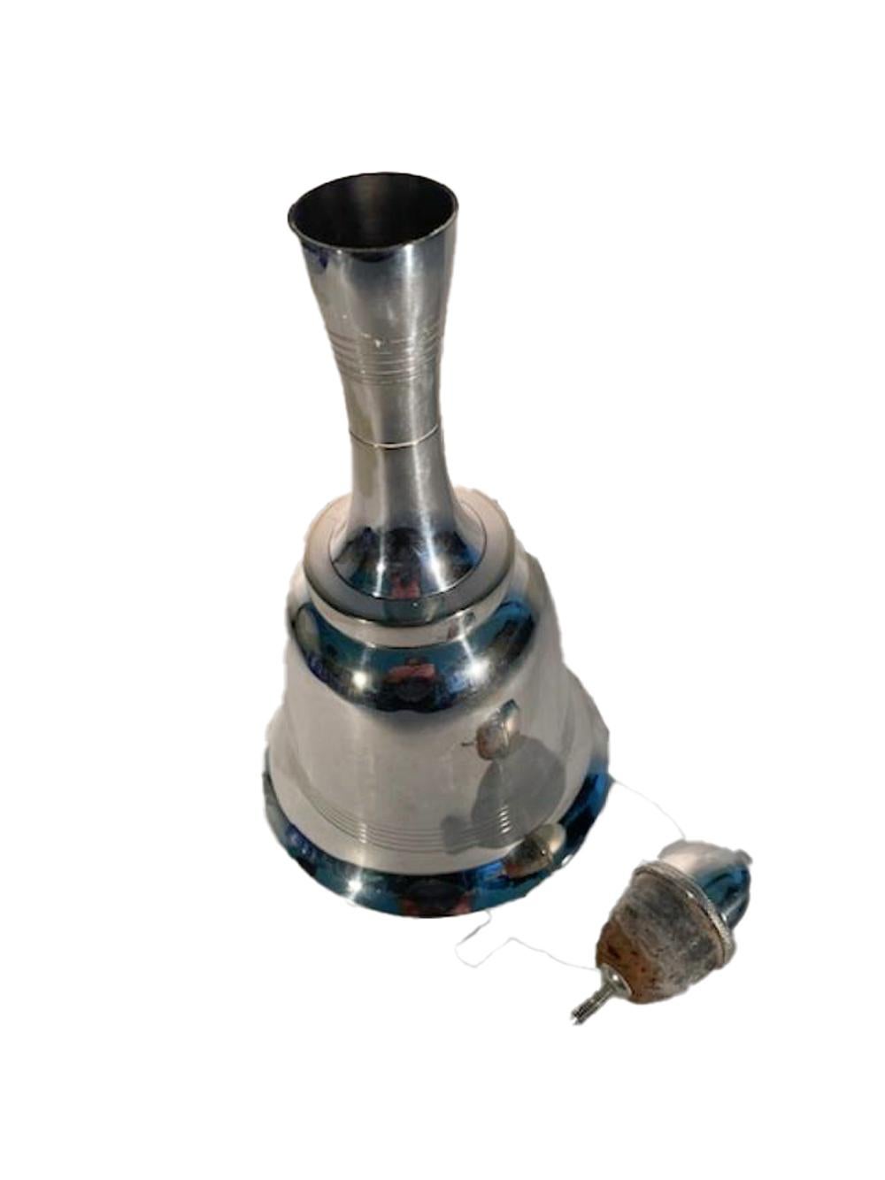 Shaker da cocktail a forma di campana in stile Art Deco in argento con il marchio H & H. (Hukin and Heath) in vendita 6
