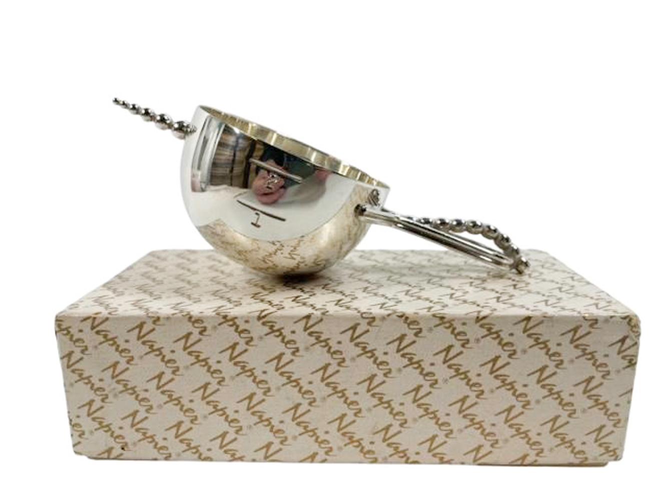 Versilberte Art-Déco-Servierplatte „Bottom Up“ Spirit Measure in Originalverpackung von Napier (amerikanisch) im Angebot