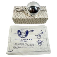 Medidor de bebidas espirituosas Art Déco "Bottom Up" de plata en su embalaje original de Napier