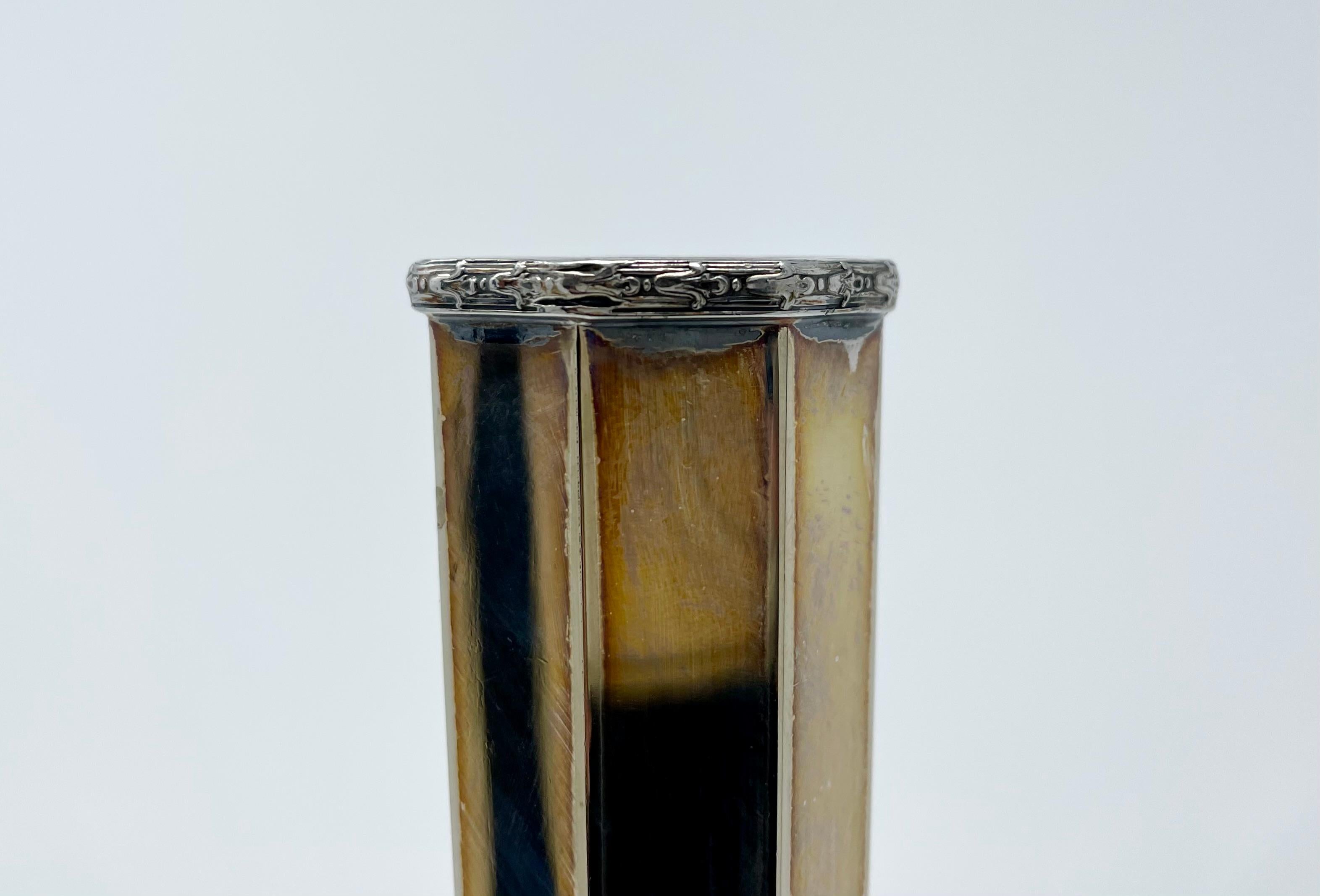 Art Deco Knospenvase aus Silberblech.