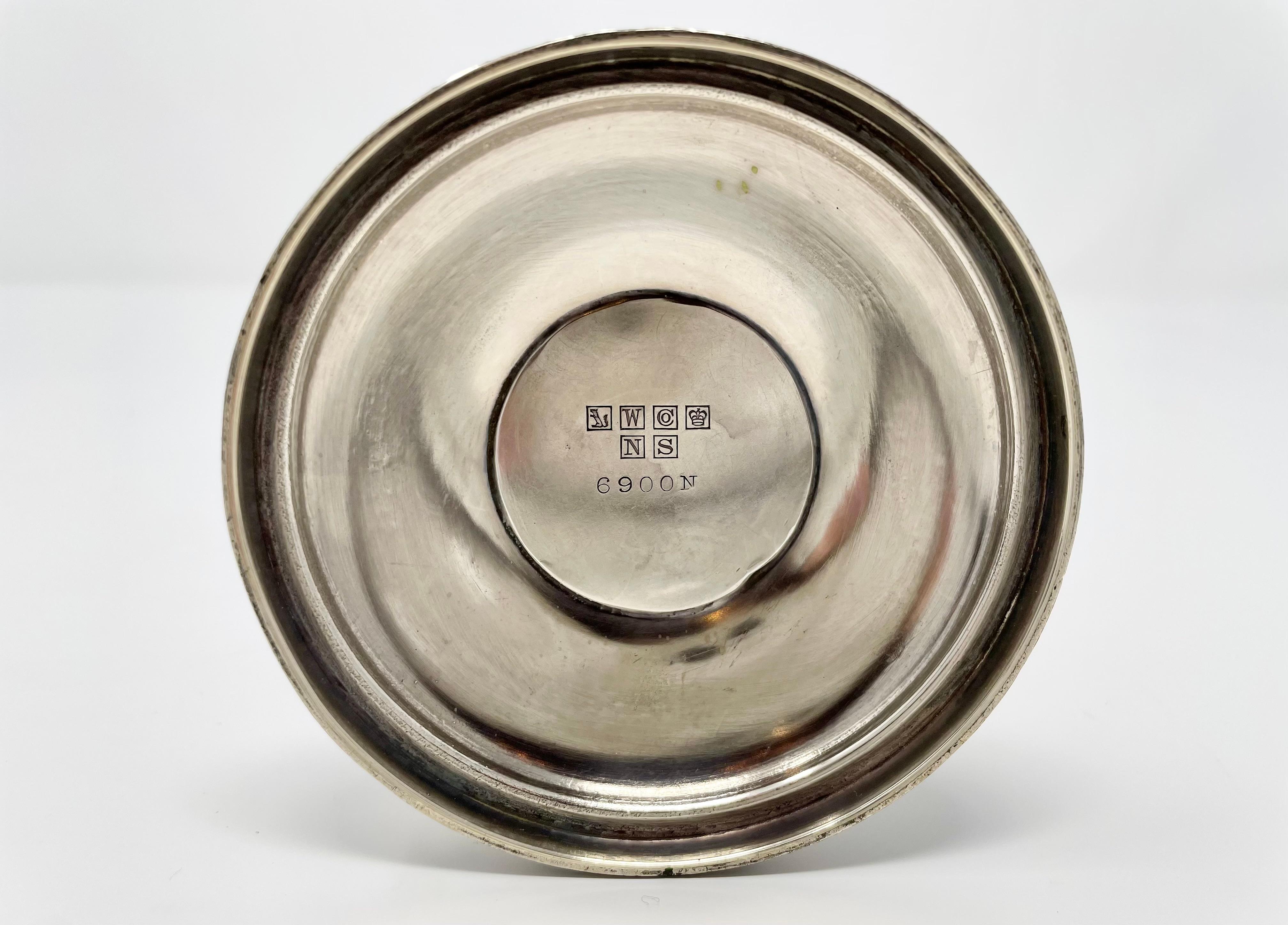Vaso a bocciolo in argento Art Deco, 1950 ca. In condizioni buone in vendita a New Orleans, LA