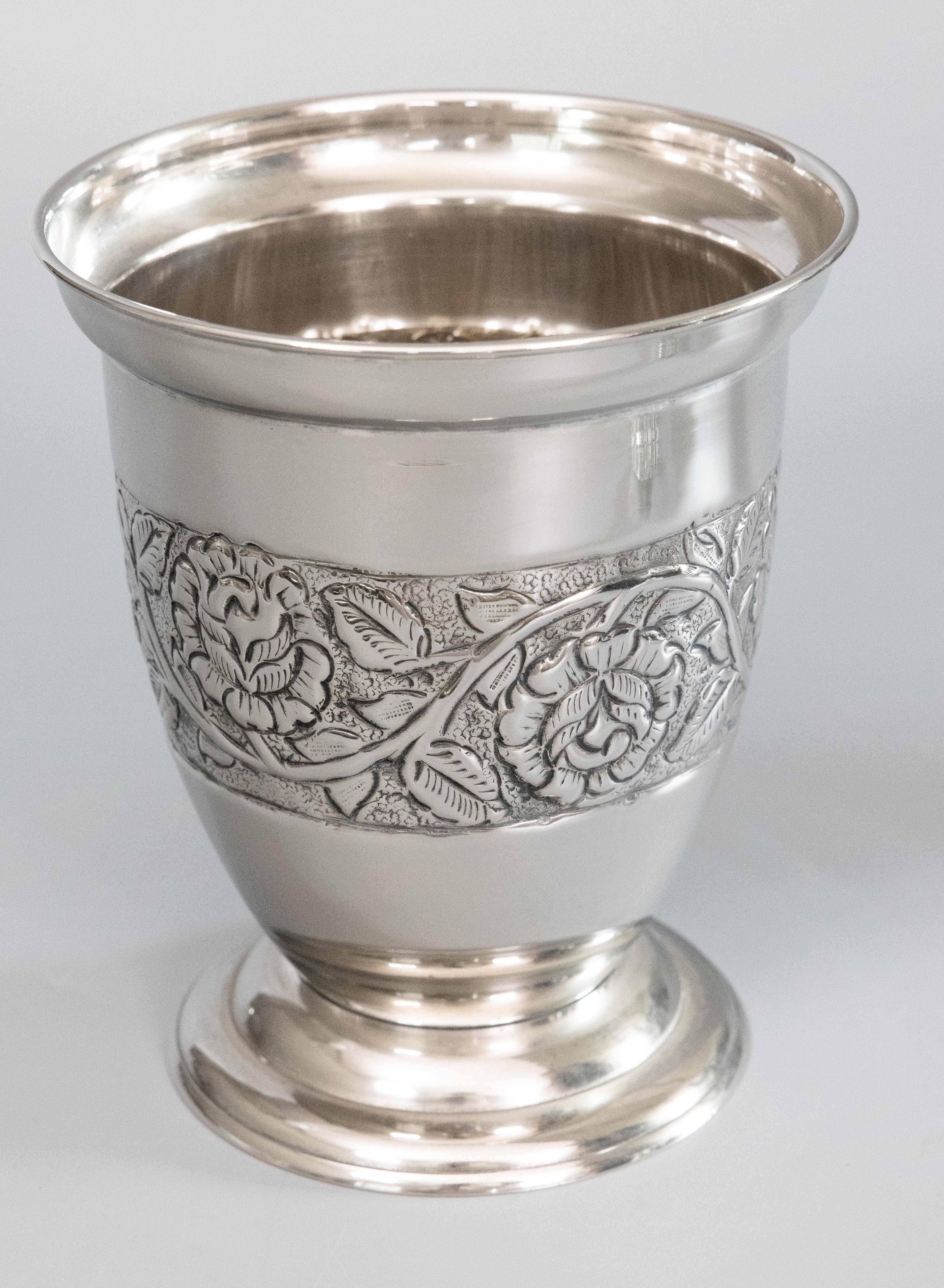 A fabulous 1930s Art Deco silver plated champagne ice bucket or wine cooler. No maker's mark. This stylish ice bucket has a lovely floral band and sleek shape, perfect for the modern home.