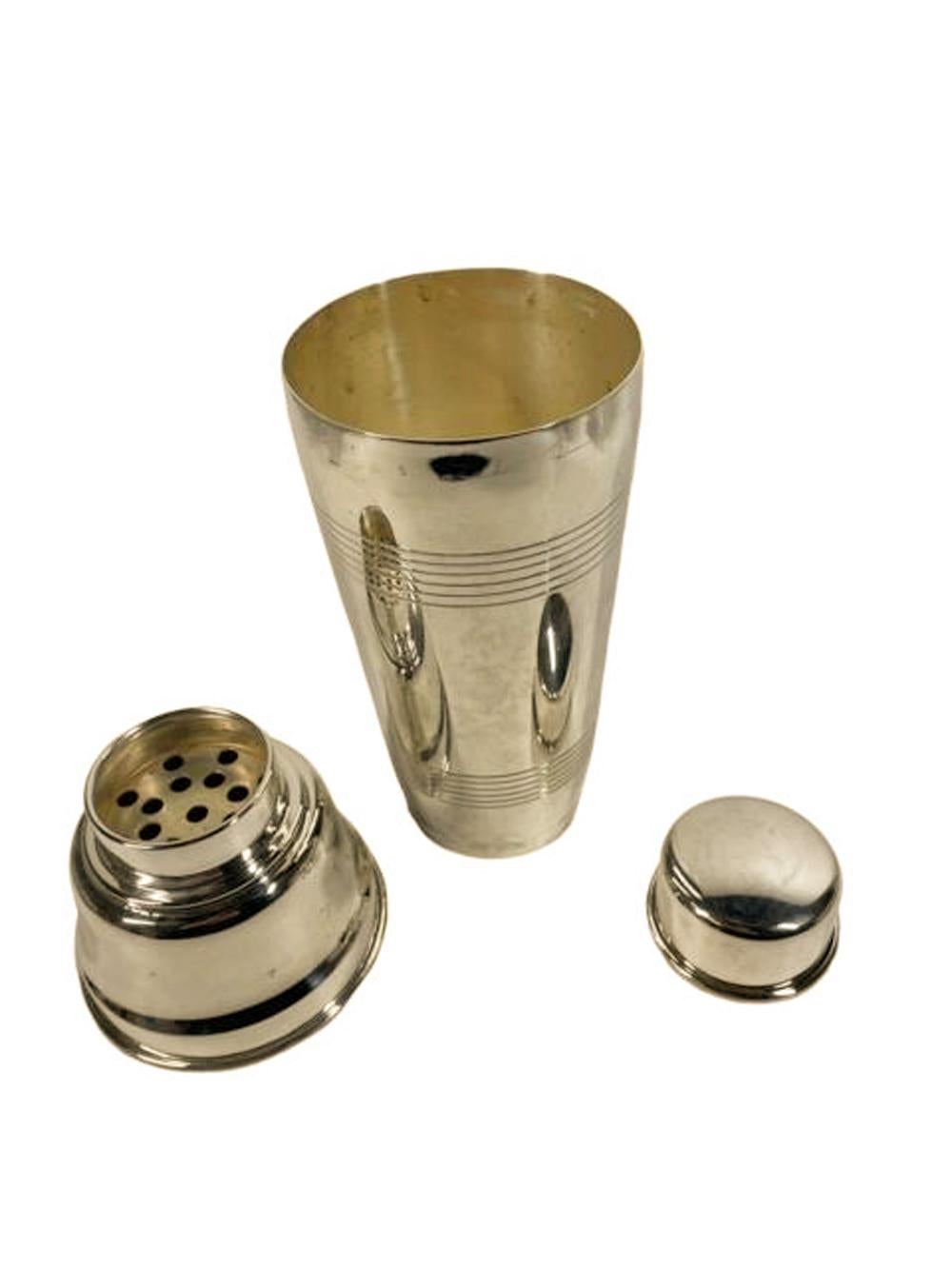 Art Deco Silver Plate Cobbler Type Cocktail Shaker Made by Gaskell & Chambers For Sale 3