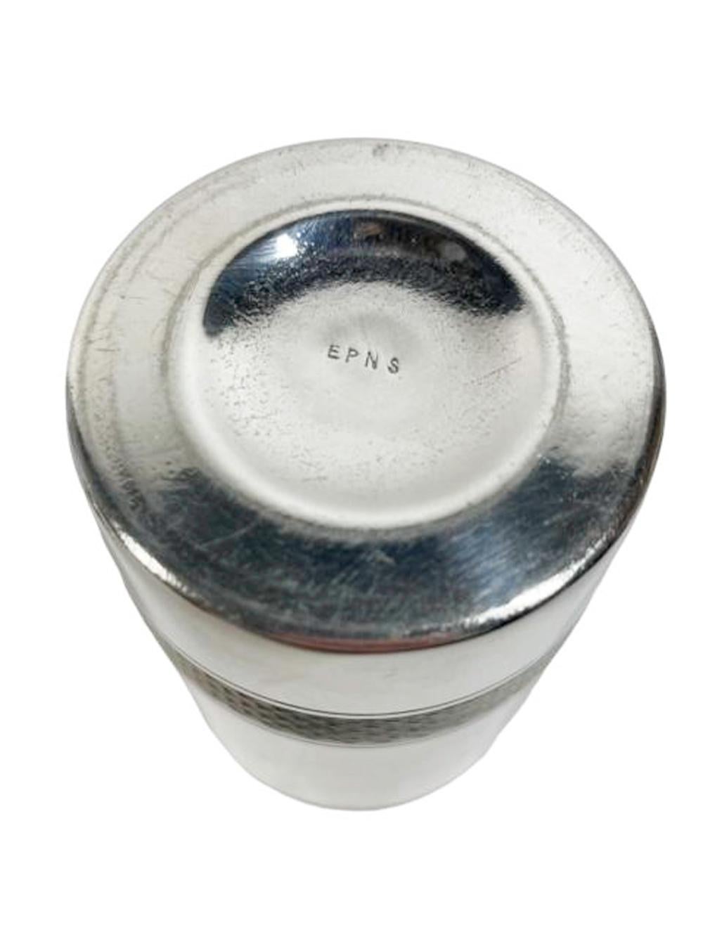 Shaker de style Art Déco en métal argenté de type cobbler avec bandes tournées par moteur Bon état - En vente à Chapel Hill, NC