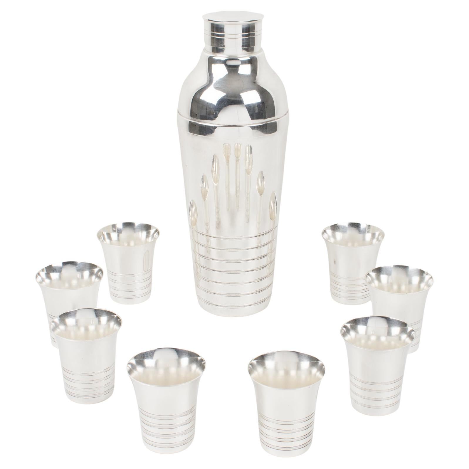 Art Decó Coctelera de Plata y Ocho Copas de Bar, Francia Década de 1940