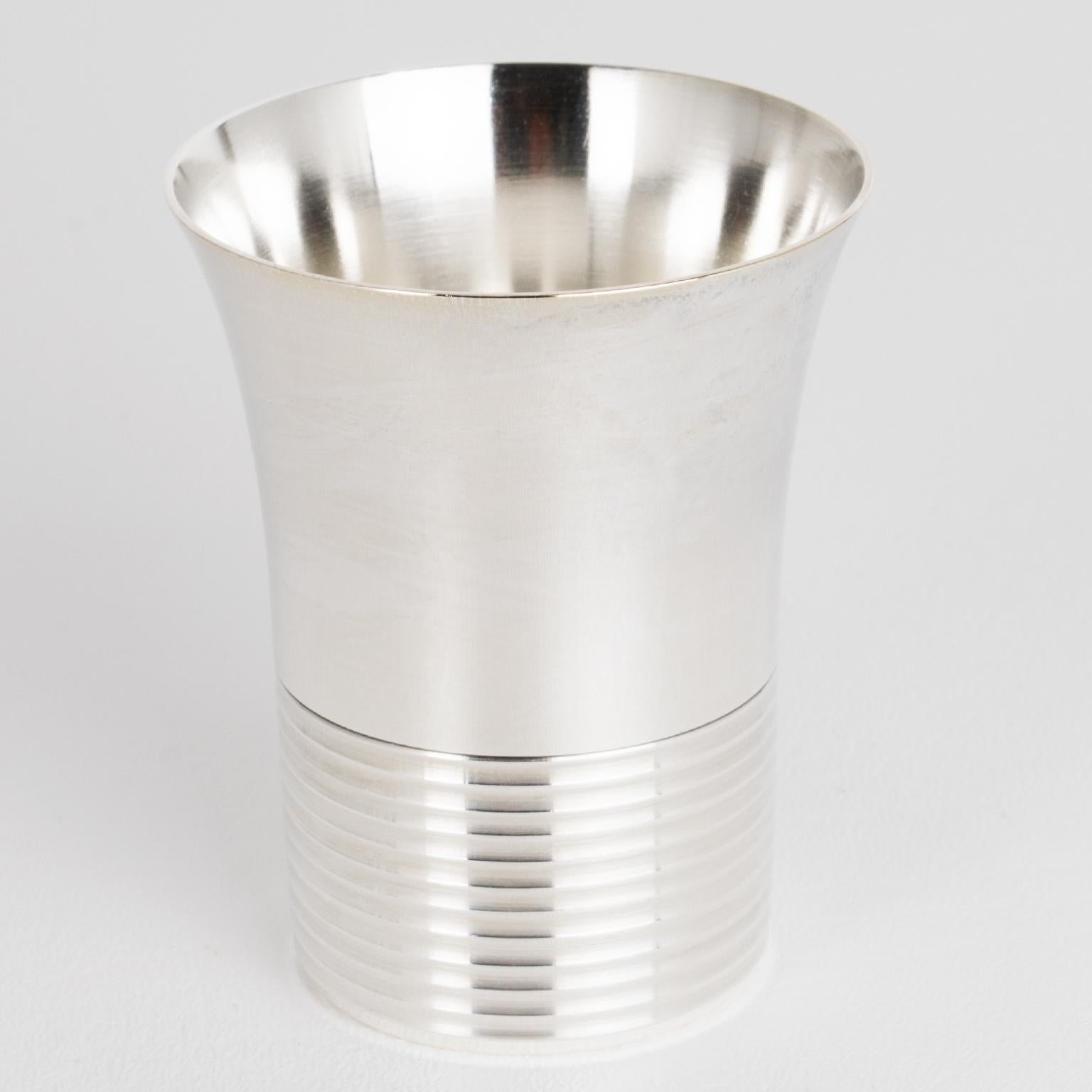 Shakers da cocktail in argento Art Deco e sei bicchieri da bar, circa 1940 in vendita 6