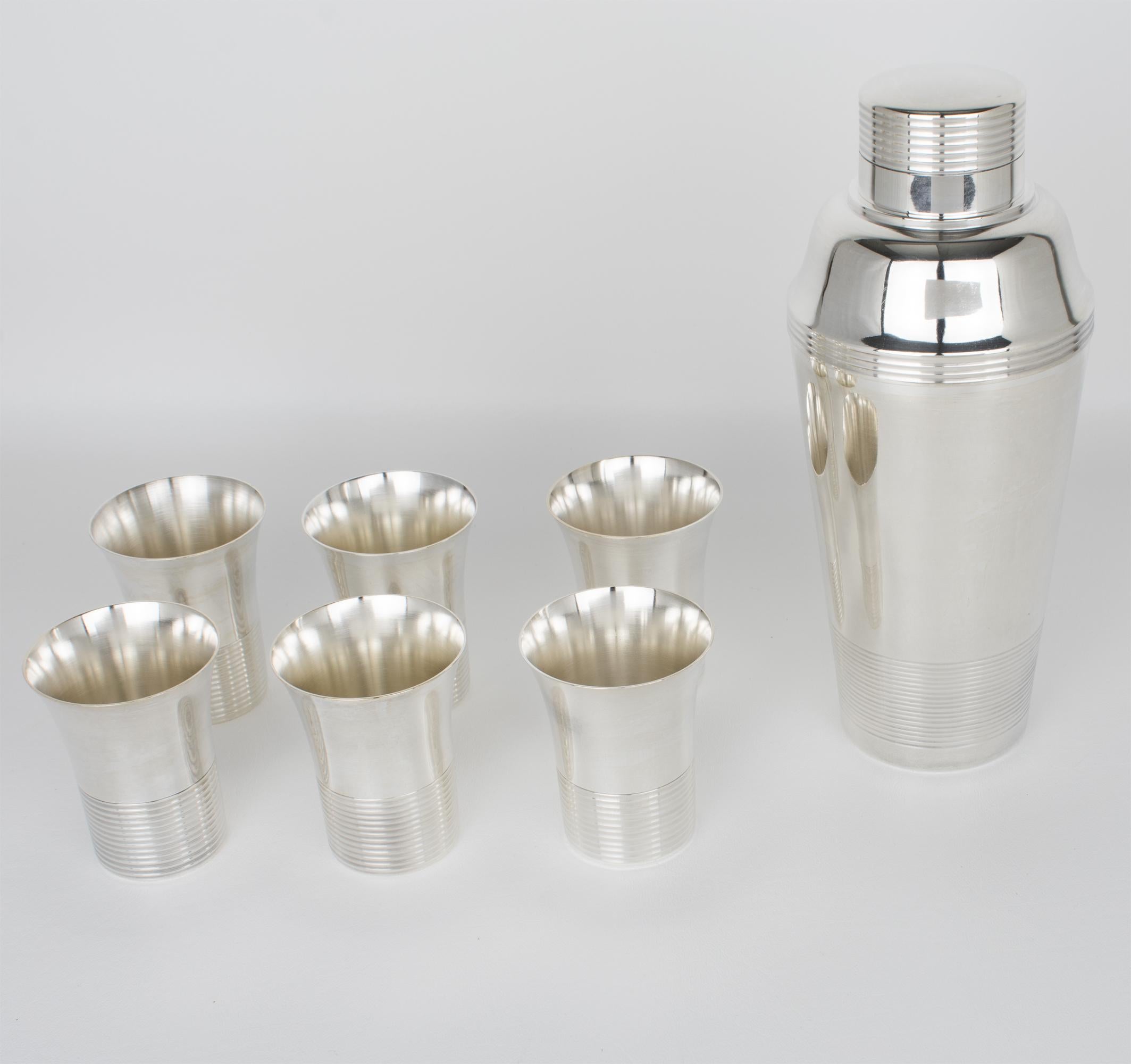 Art Déco Shakers da cocktail in argento Art Deco e sei bicchieri da bar, circa 1940 in vendita