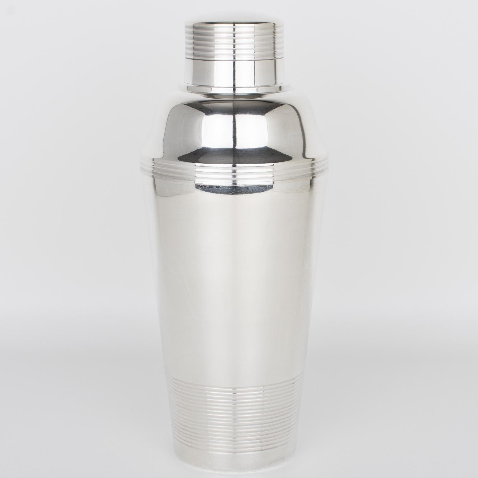 Metallo Shakers da cocktail in argento Art Deco e sei bicchieri da bar, circa 1940 in vendita