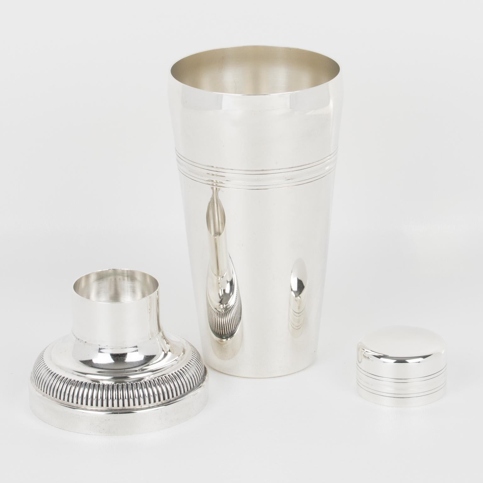 This fabulous French Art Deco silver plate cylindrical cocktail or Martini shaker was crafted by silversmith Gelb, Paris, in the 1940s. The three-sectioned cocktail shaker has a removable cap and filter strainer. The piece boasts a lovely geometric