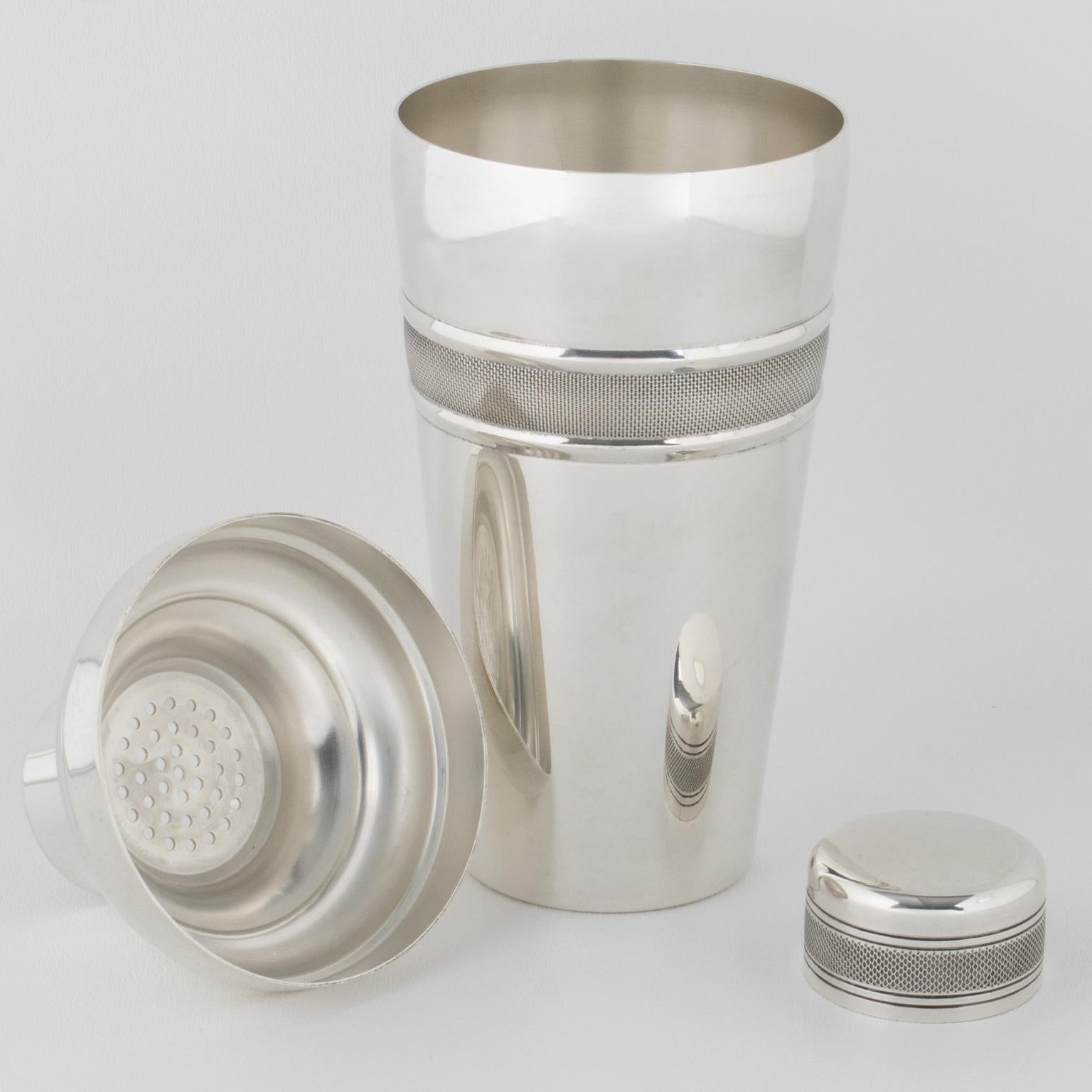Art Deco Silver Plate Cocktail Shaker by Silversmith Gelb Paris In Good Condition For Sale In Atlanta, GA