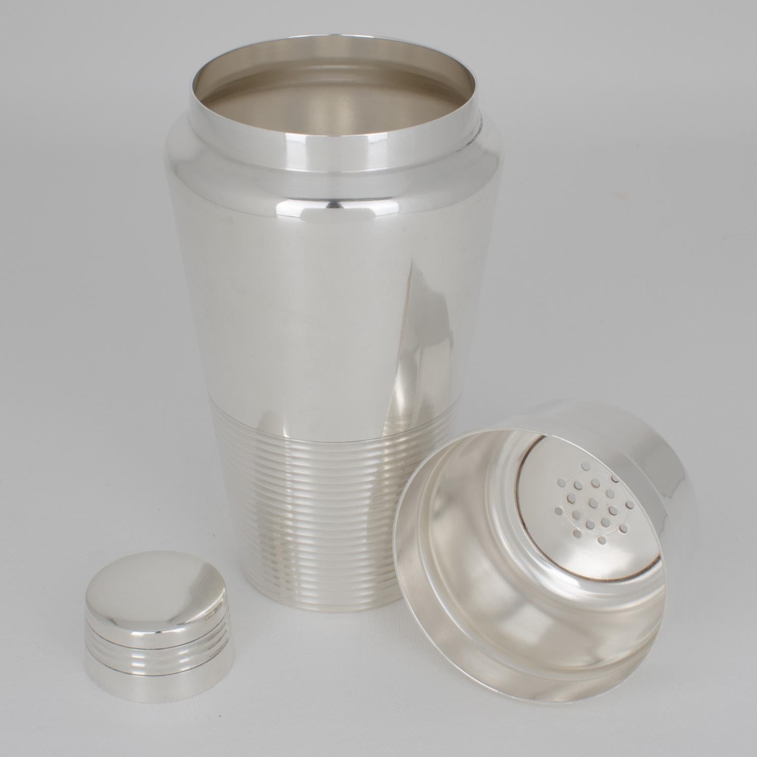 Milieu du XXe siècle Shakers à cocktail en métal argenté Art déco par l'orfèvre Orfévrerie Liberté, années 1940 en vente