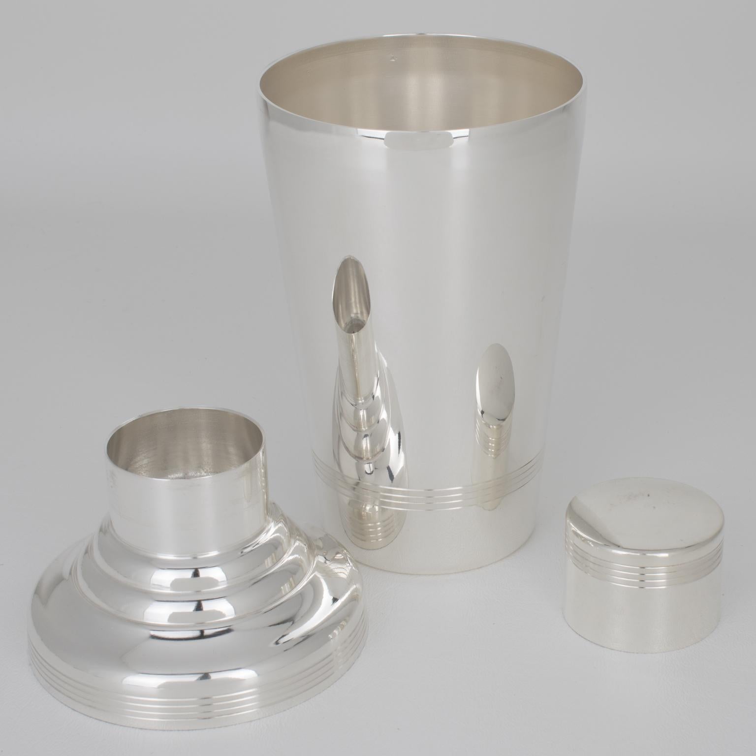 Art Deco Silver Plate Cocktail Shaker by Silversmith Stassart, Paris 1940s In Good Condition For Sale In Atlanta, GA