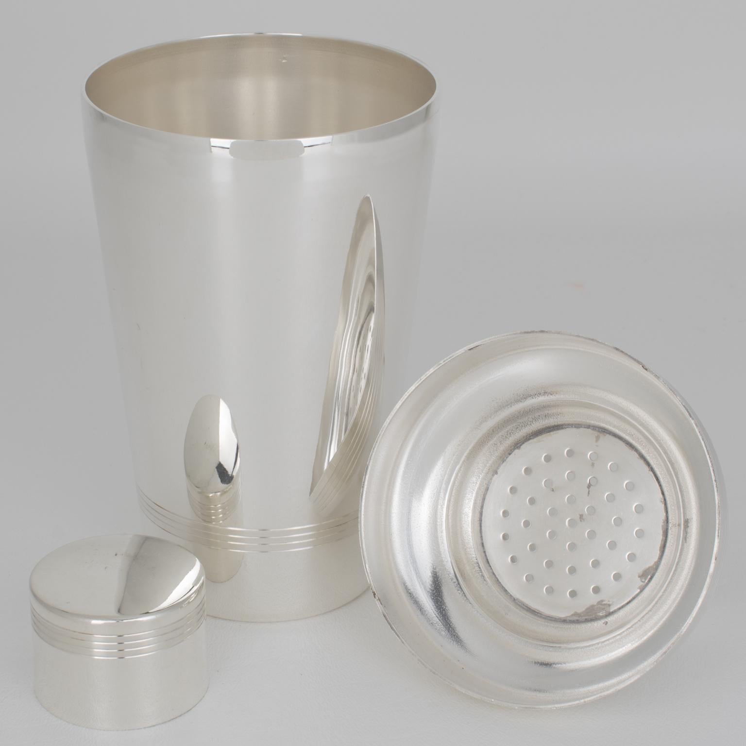 Mid-20th Century Art Deco Silver Plate Cocktail Shaker by Silversmith Stassart, Paris 1940s For Sale