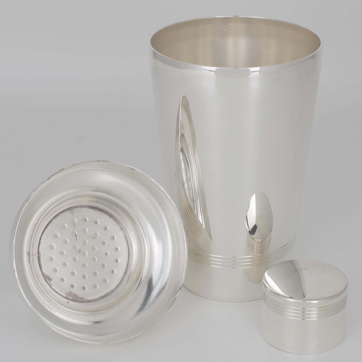 Metal Art Deco Silver Plate Cocktail Shaker by Silversmith Stassart, Paris 1940s For Sale
