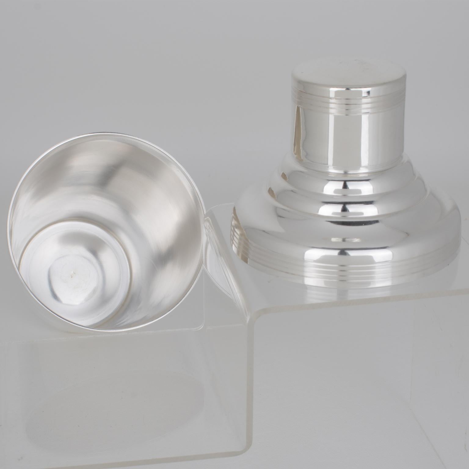Art Deco Silver Plate Cocktail Shaker by Silversmith Stassart, Paris 1940s For Sale 1
