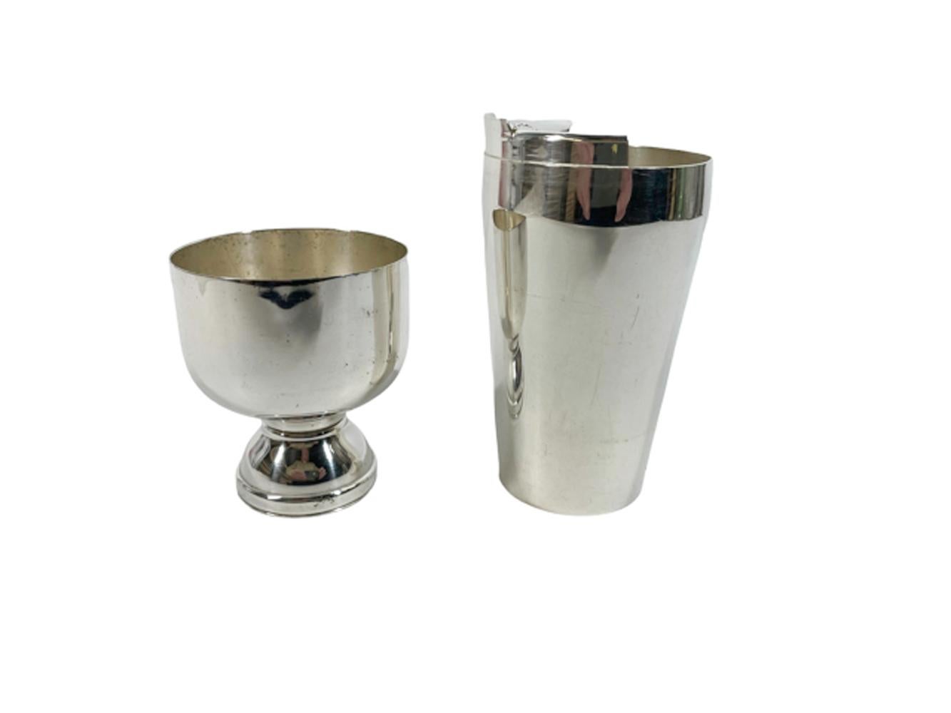 Art Deco Silver Plate Individual Size Cocktail Shaker by Napier In Good Condition For Sale In Nantucket, MA