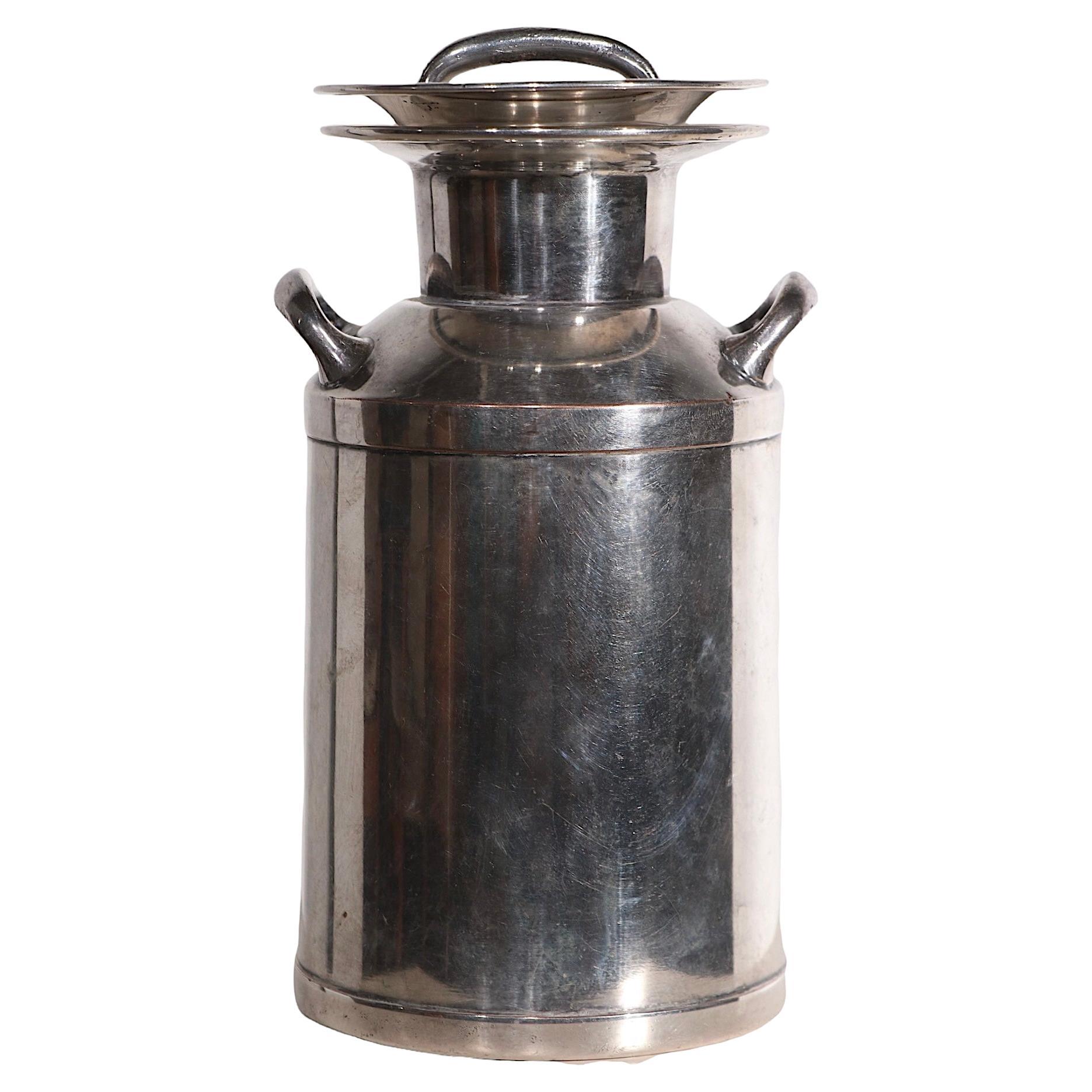 Shaker à cocktail en forme de boîte de lait en métal argenté Art Déco de Warwick