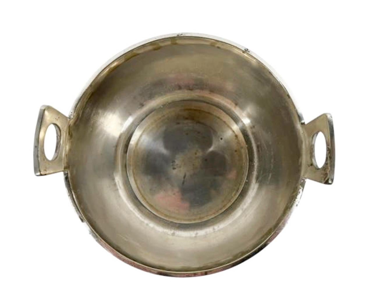 XX secolo Secchiello per il ghiaccio a forma di secchiello in argento Art Deco con bande rialzate e manici traforati in vendita
