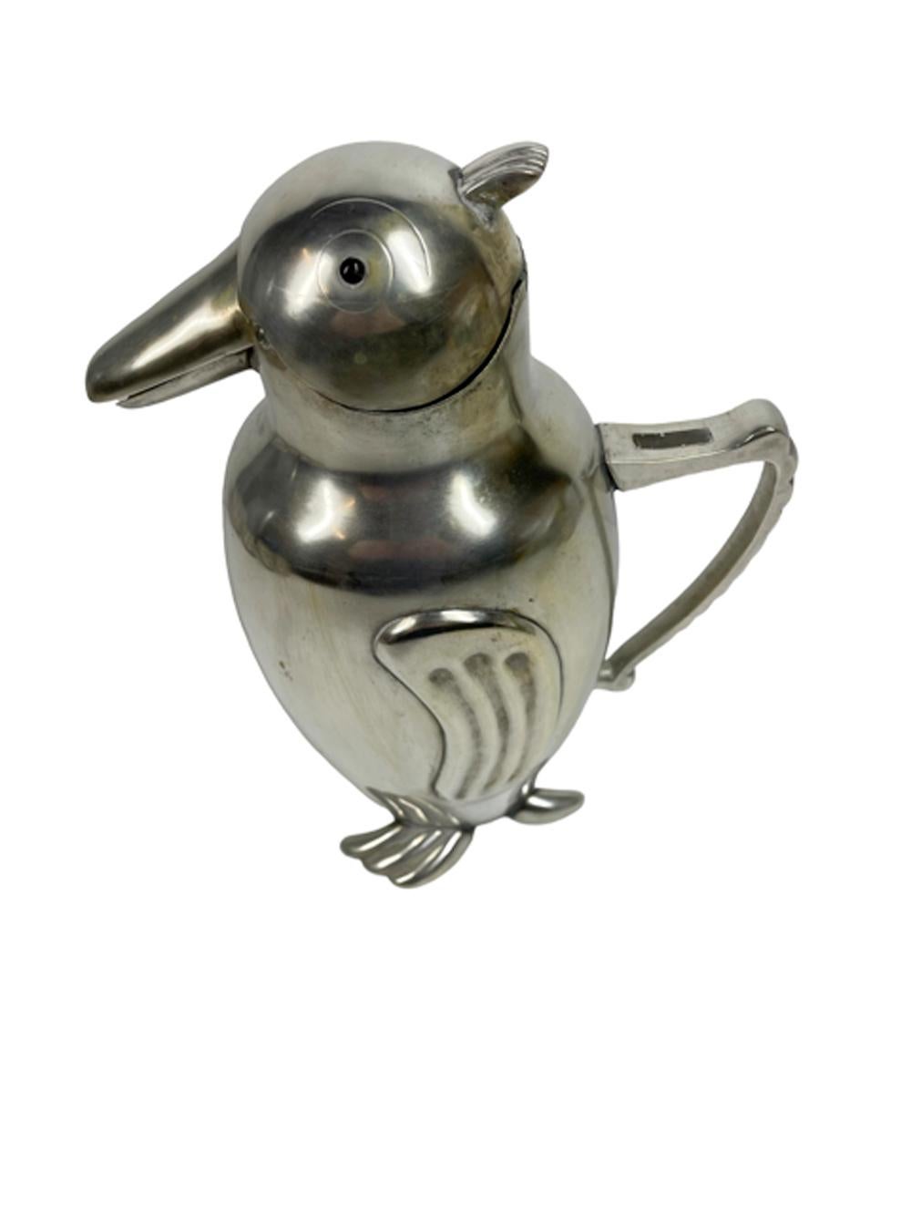 20ième siècle Pichet à eau/bar Penguin en métal argenté Art Déco avec yeux mécaniques en chêne et verre en vente