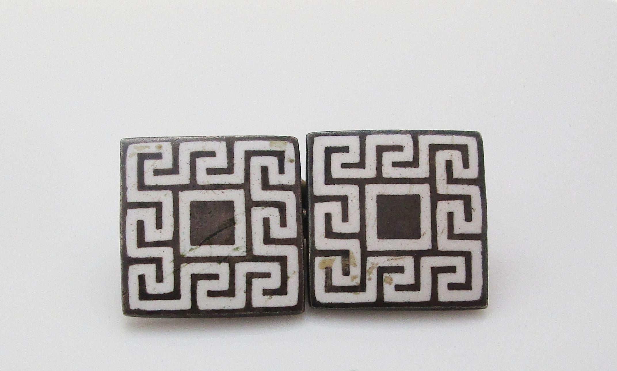 Geometrische Manschettenknöpfe im Art-déco-Stil, versilbert mit weißer Emaille (Art déco) im Angebot