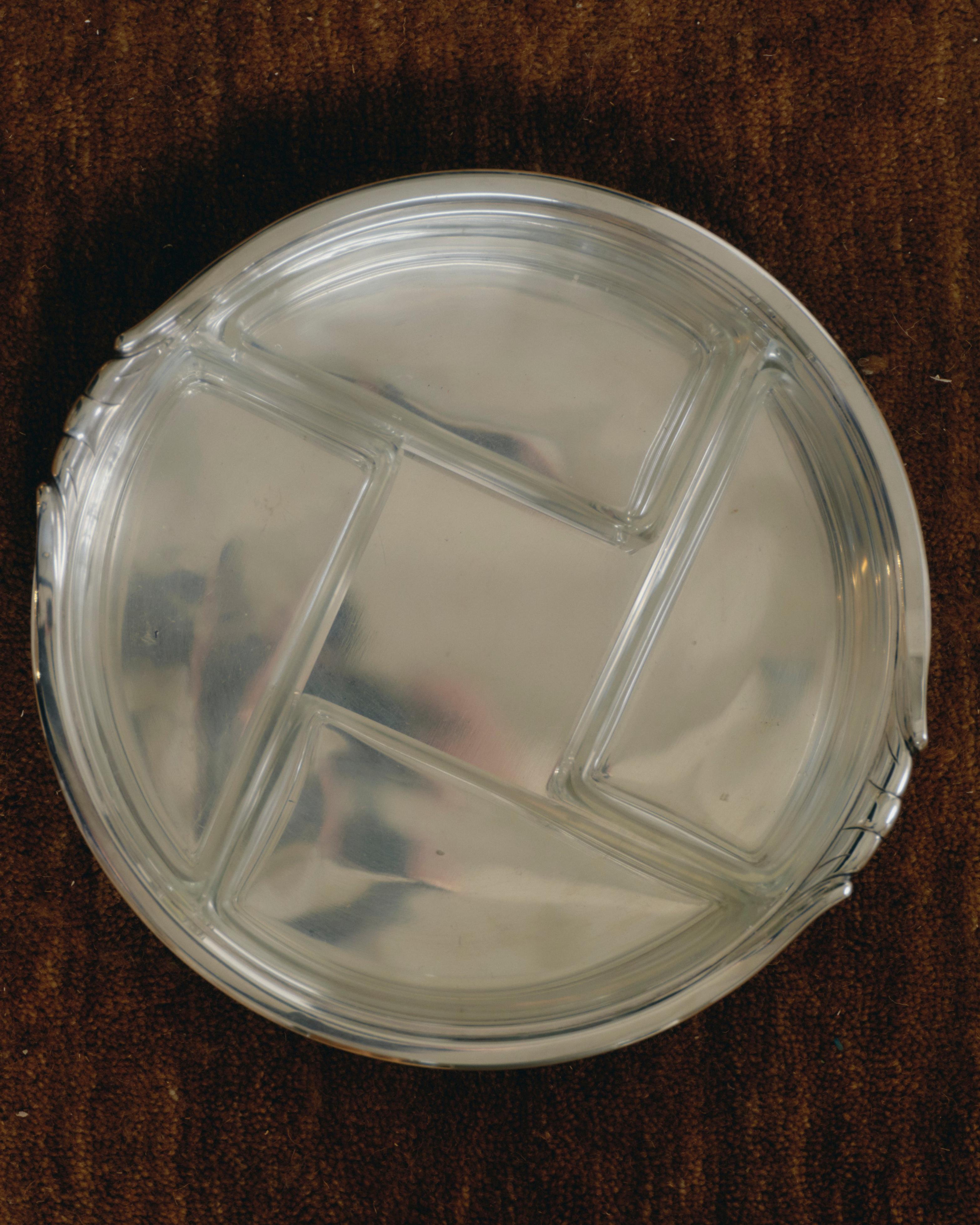 Art Deco versilberter Vorspeisenteller, 1930er Jahre (Art déco) im Angebot