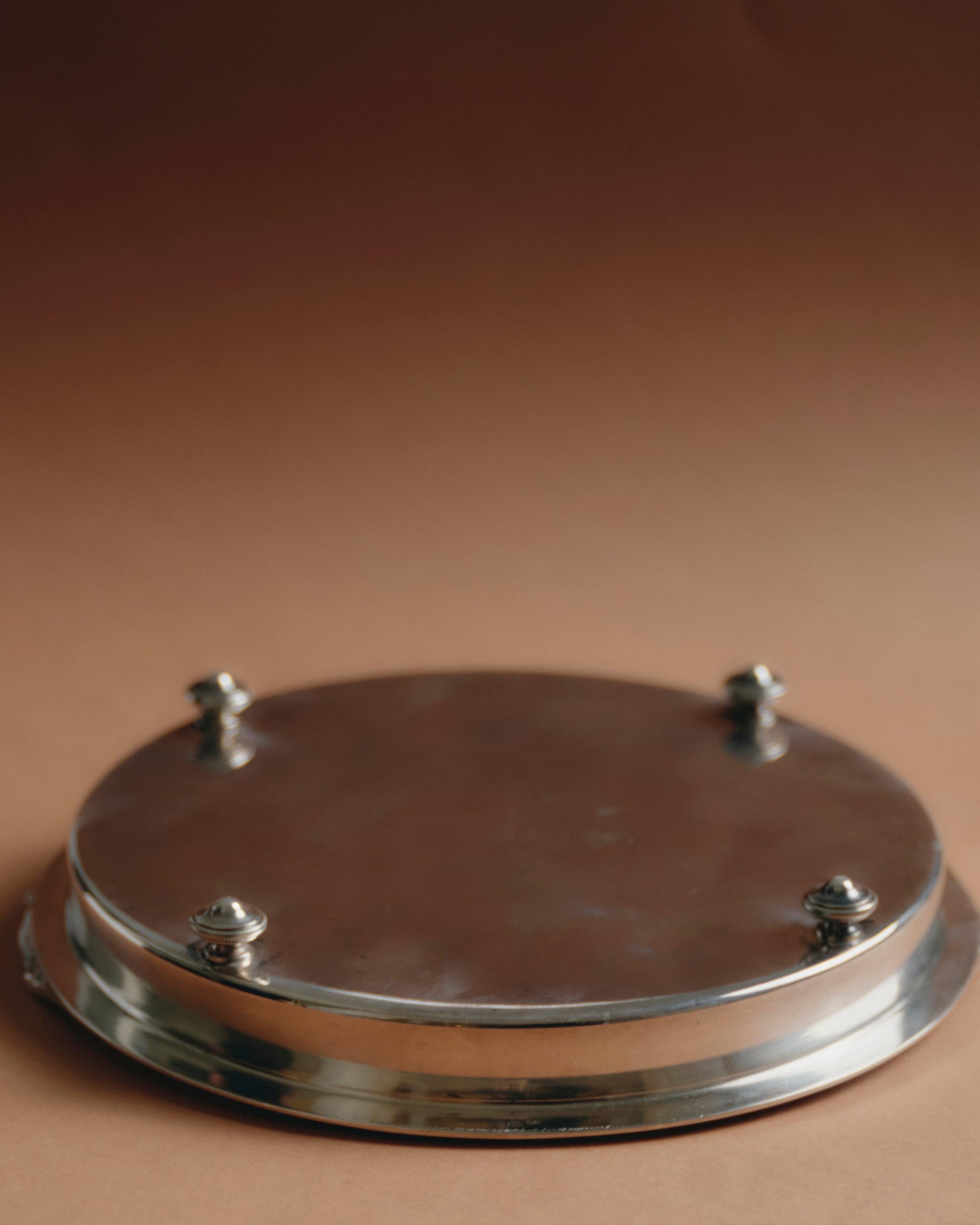 Art Deco versilberter Vorspeisenteller, 1930er Jahre (Mitte des 20. Jahrhunderts) im Angebot