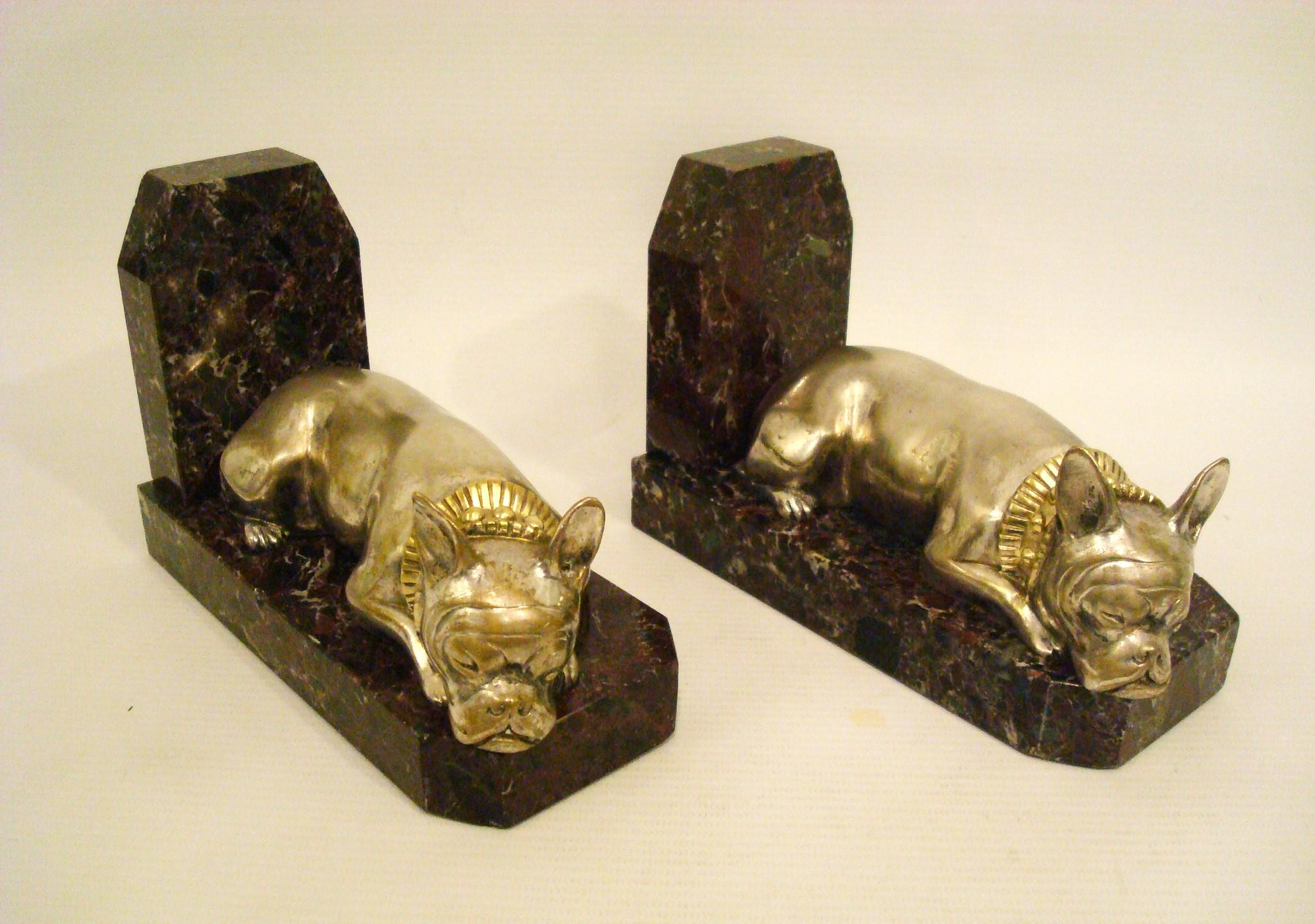 Art Déco Reggilibri Art Deco in bronzo placcato argento French Bulldog di G. Granger in vendita