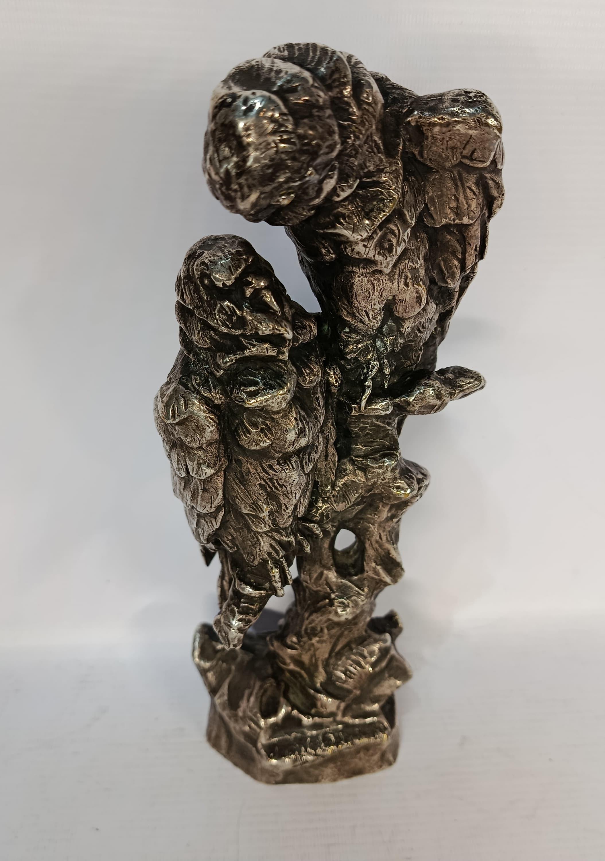Art Deco Silver-Plated Bronze Sculpture – Pair of Cockatoos – France, 20th Century

This French Art Deco sculpture is cast in bronze using the lost-wax technique, finely chiseled and with a silver-plated finish. It represents an elegant pair of