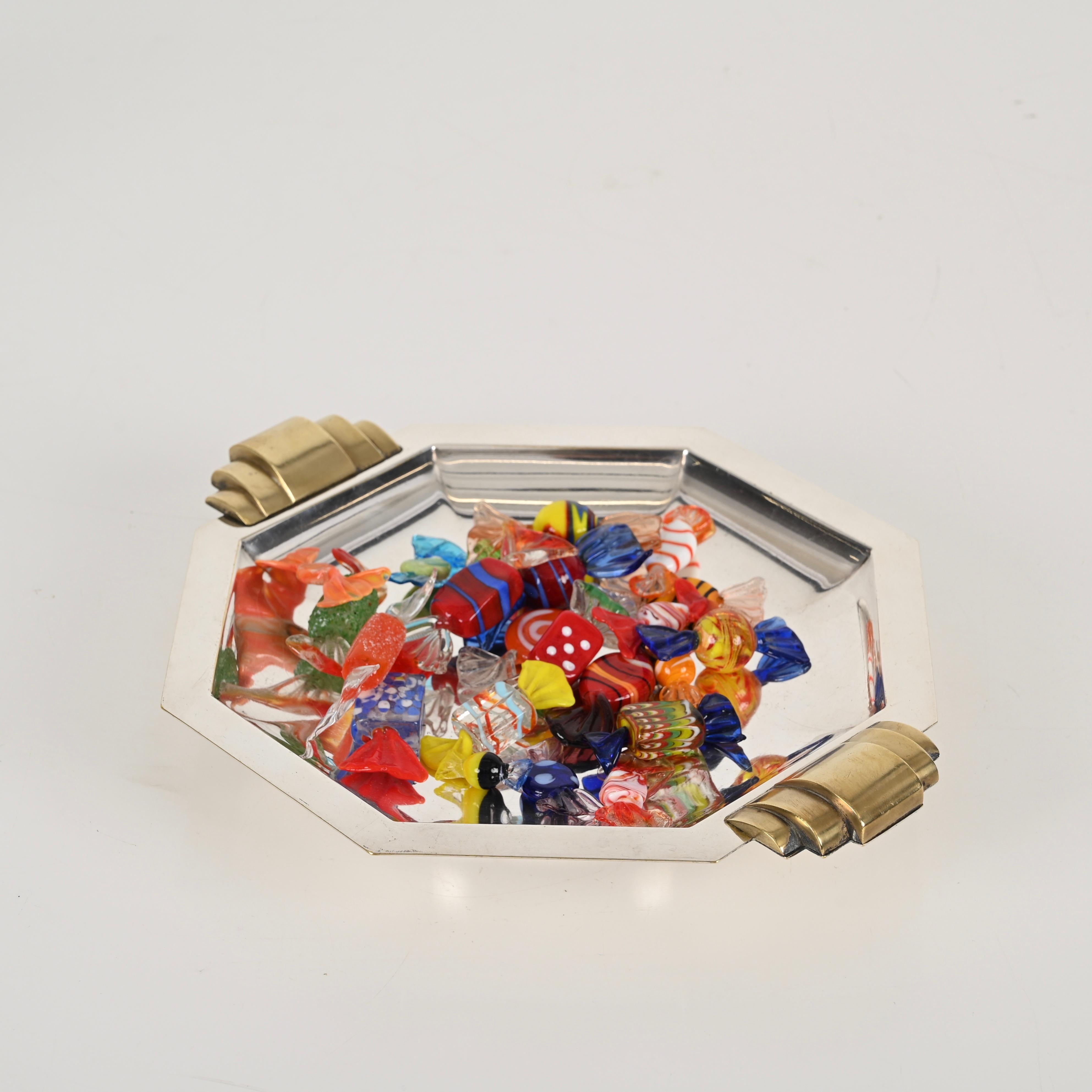 Centro de mesa o Vide-Poche Art Decó plateado con asas de latón, Italia Años 30 en venta 3