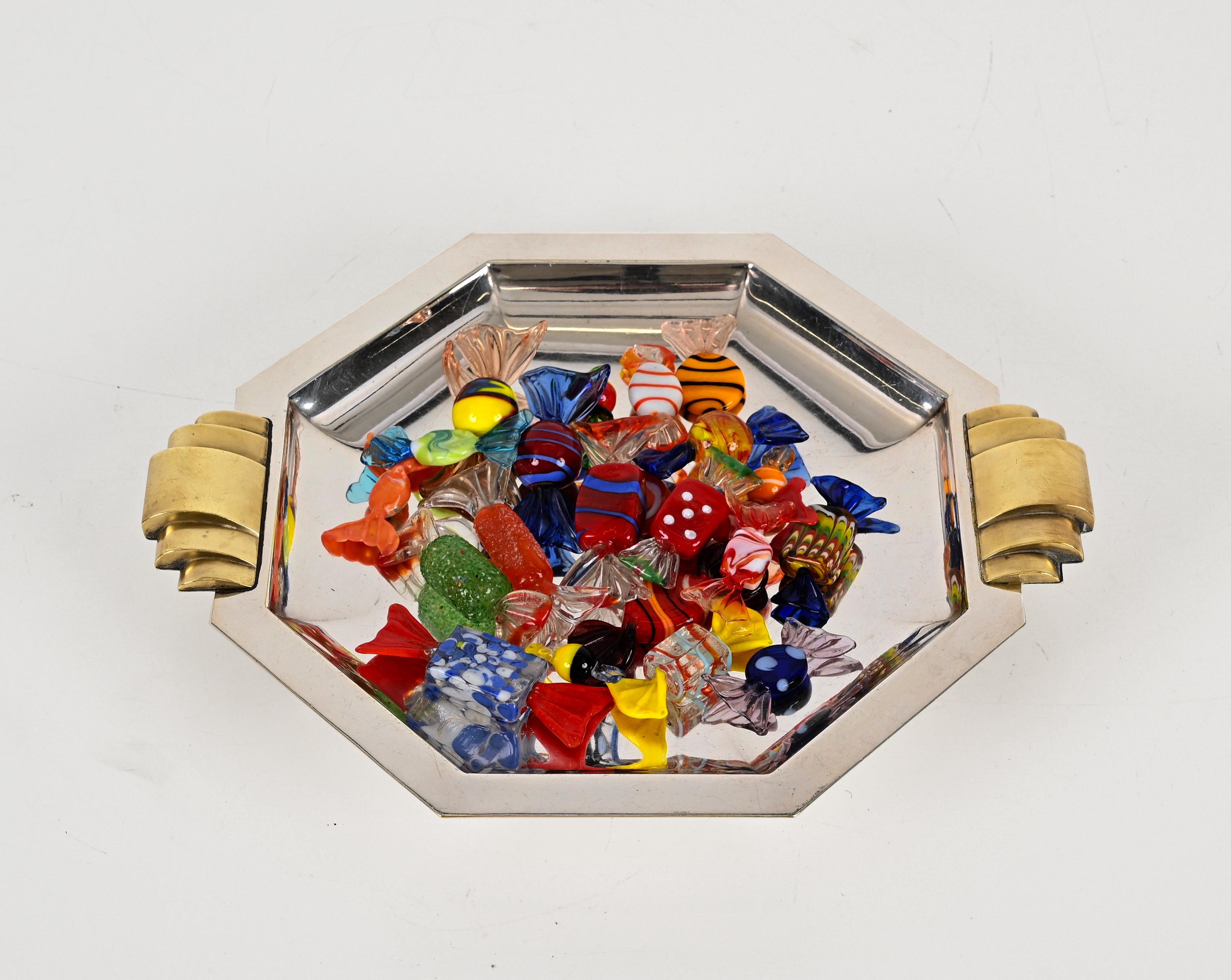 Centro de mesa o Vide-Poche Art Decó plateado con asas de latón, Italia Años 30 mediados del siglo XX en venta
