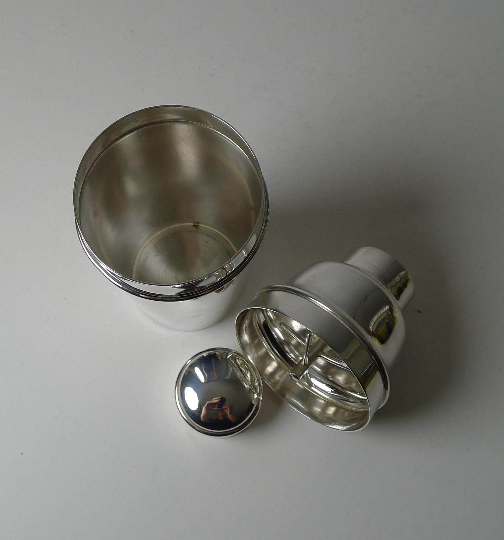Art Deco Silver Plated Cocktail Shaker by Mappin & Webb, Integral Ice Breaker For Sale 6