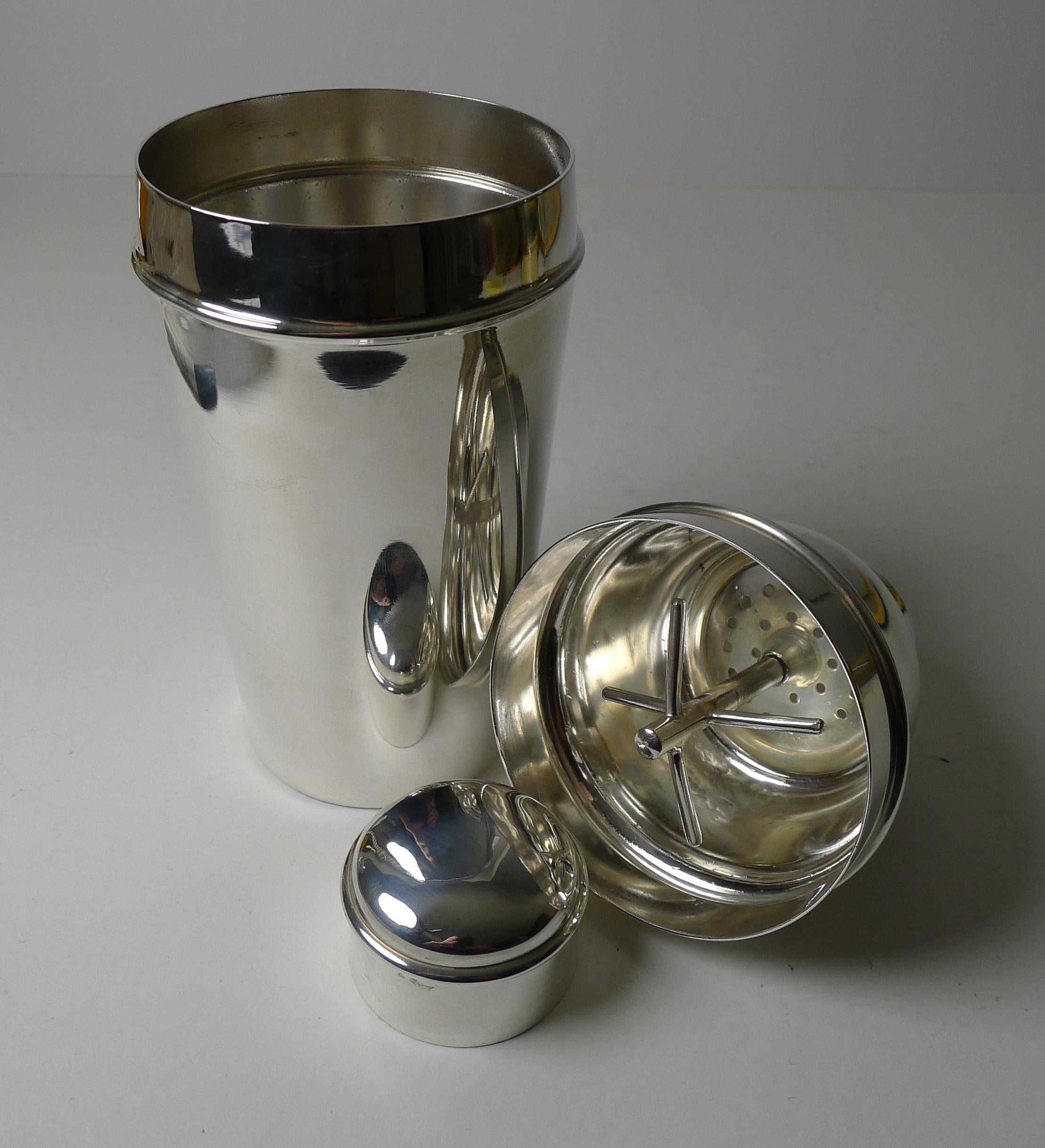 Art Deco Silver Plated Cocktail Shaker by Mappin & Webb, Integral Ice Breaker For Sale 7