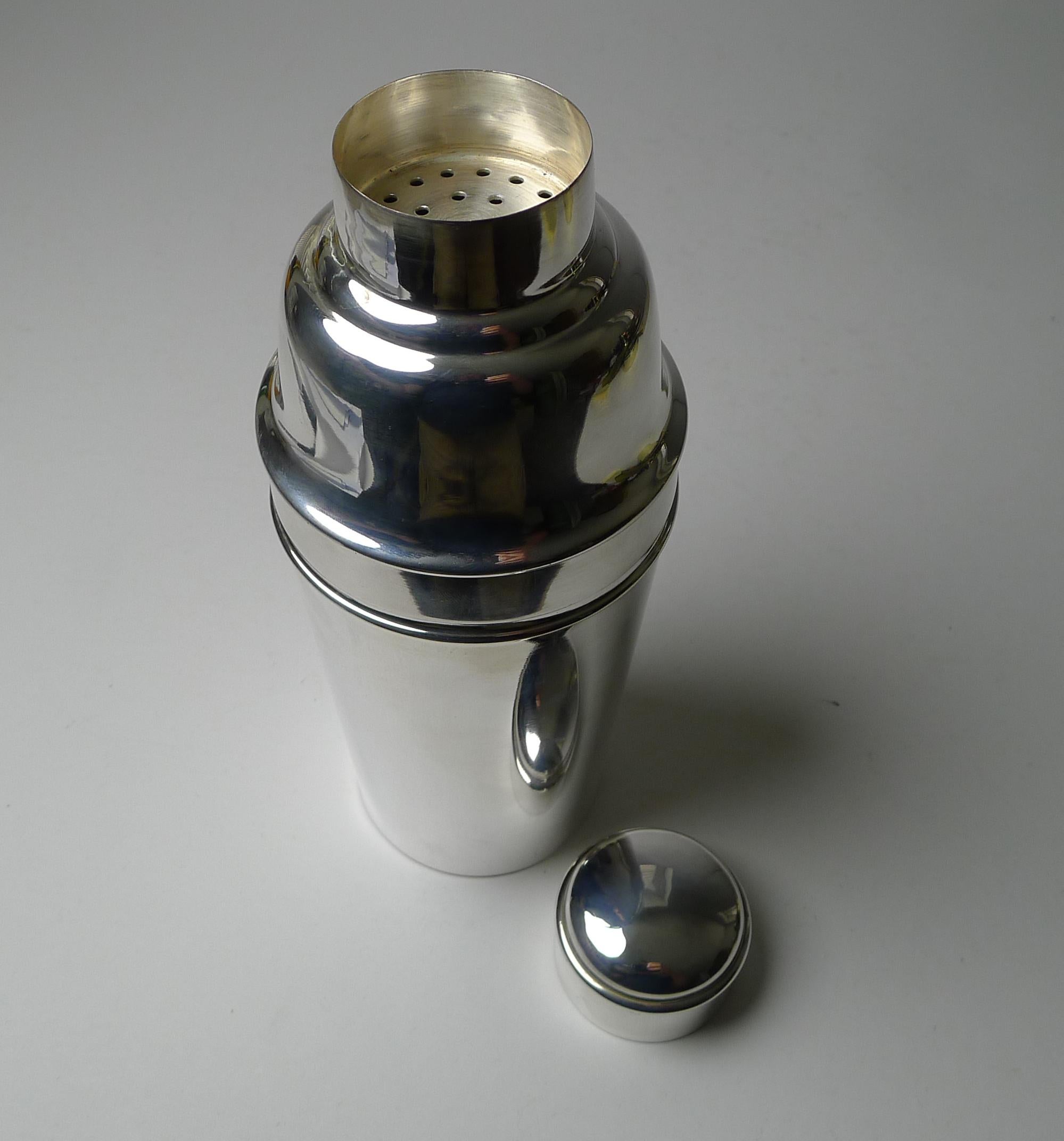 Art Deco Silver Plated Cocktail Shaker by Mappin & Webb, Integral Ice Breaker For Sale 3
