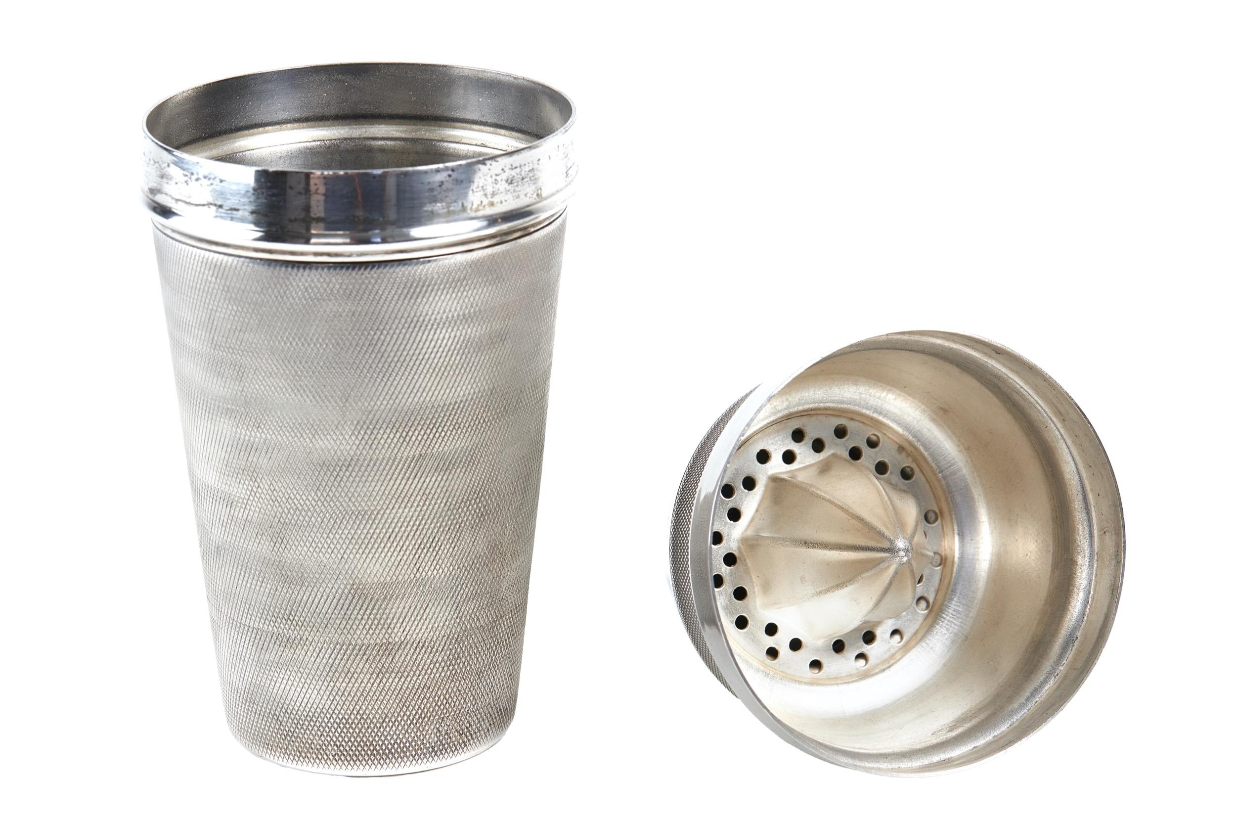 Early 20th Century Art Deco Silver Plated Cocktail Shaker For Sale