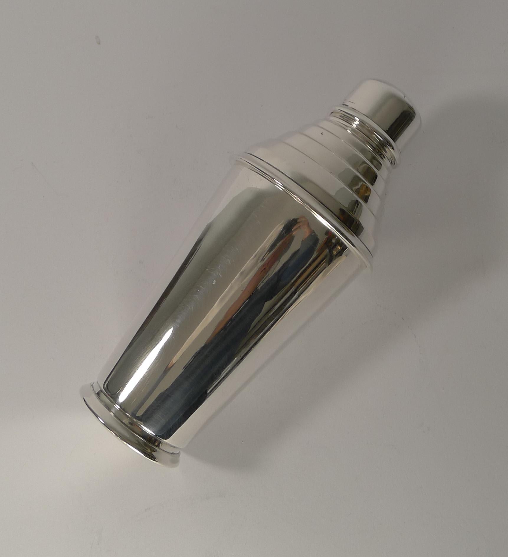 Art Deco Silver Plated Cocktail Shaker, Harrods, London, circa 1930 In Good Condition In Bath, GB