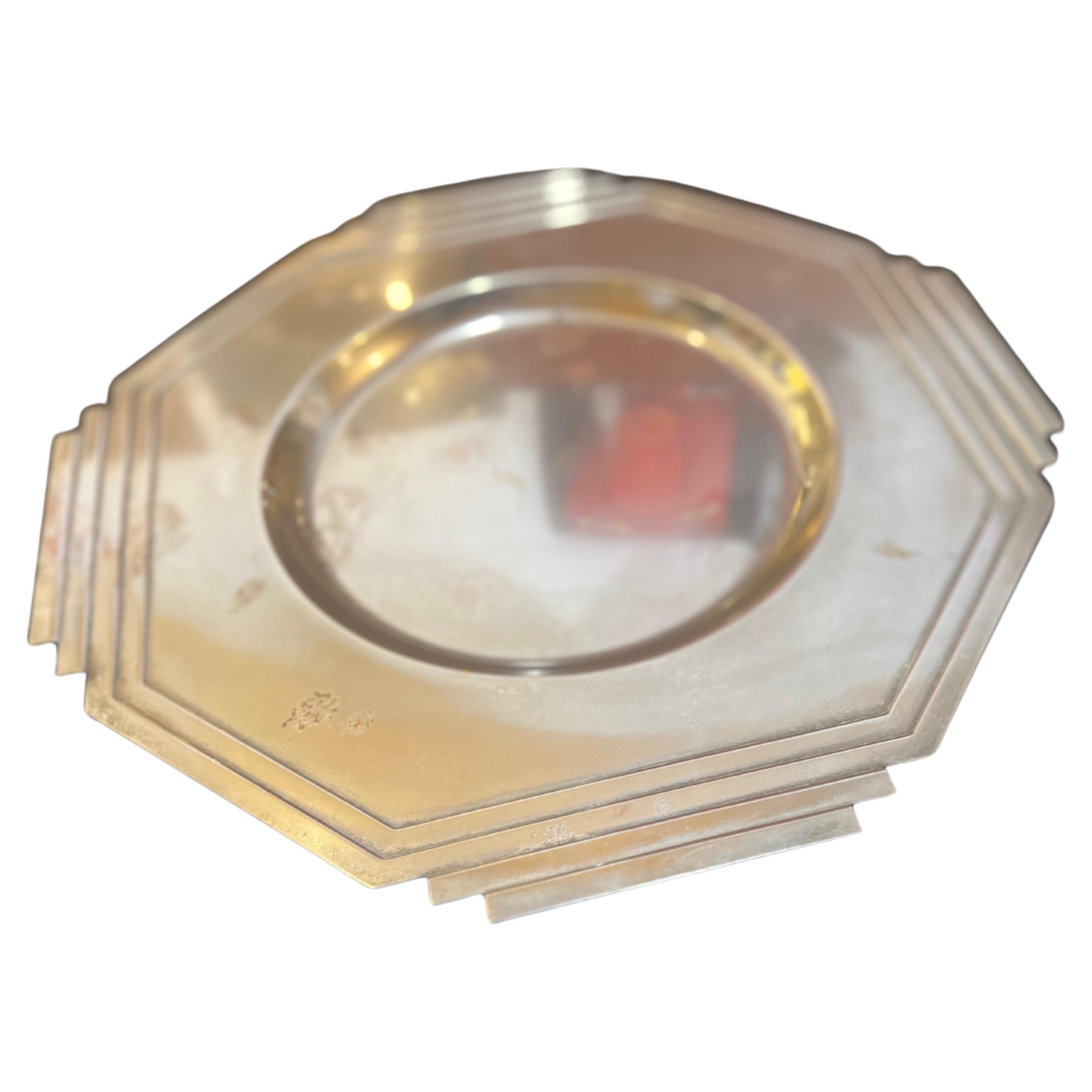 Beautiful and very rare silver plated centerpiece decorative plate, the design is great it shows wear due to age this piece its from the 1940s.