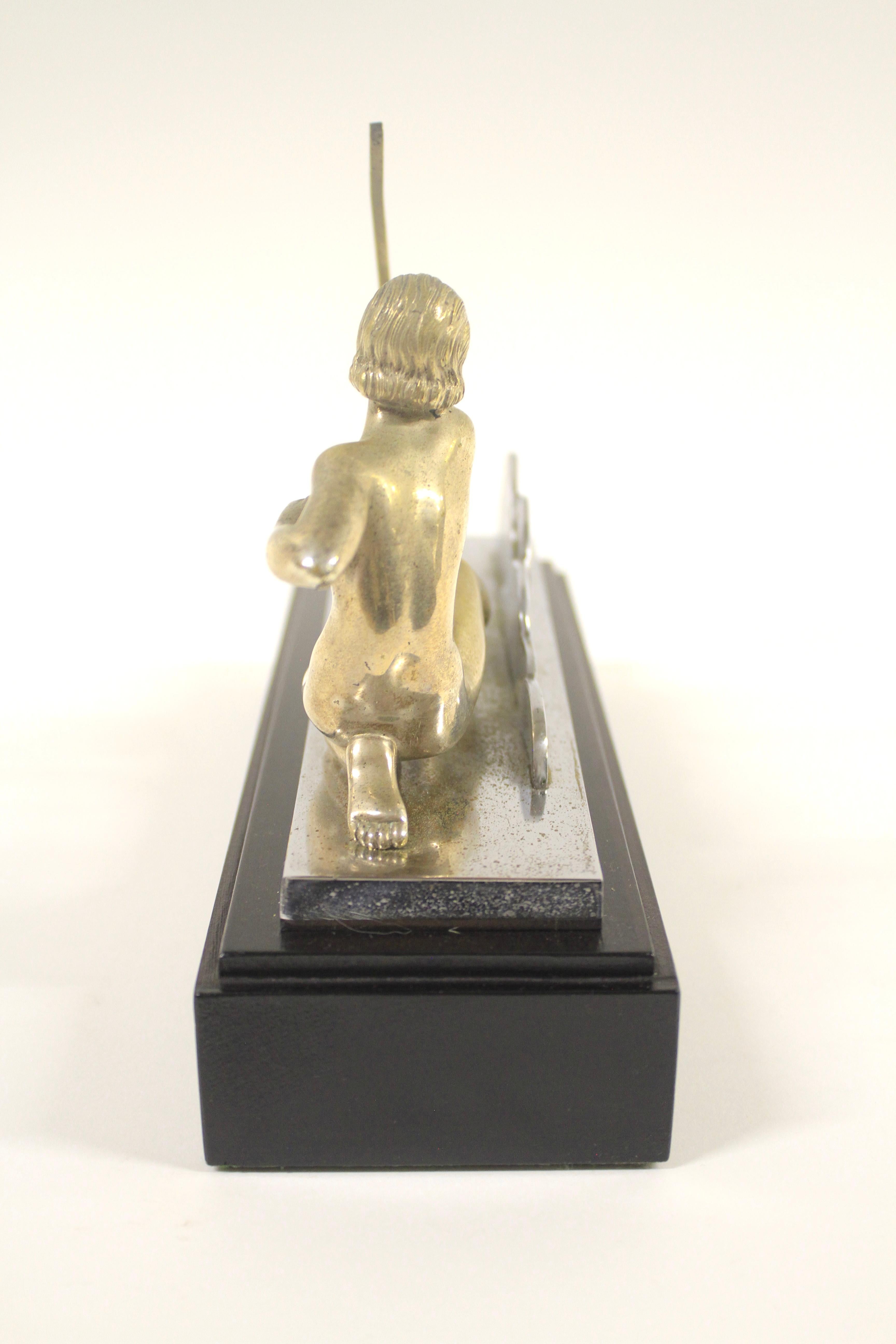 Figurine de Diane chasseresse en métal argenté Art déco circa 1930 Bon état - En vente à Dereham, GB