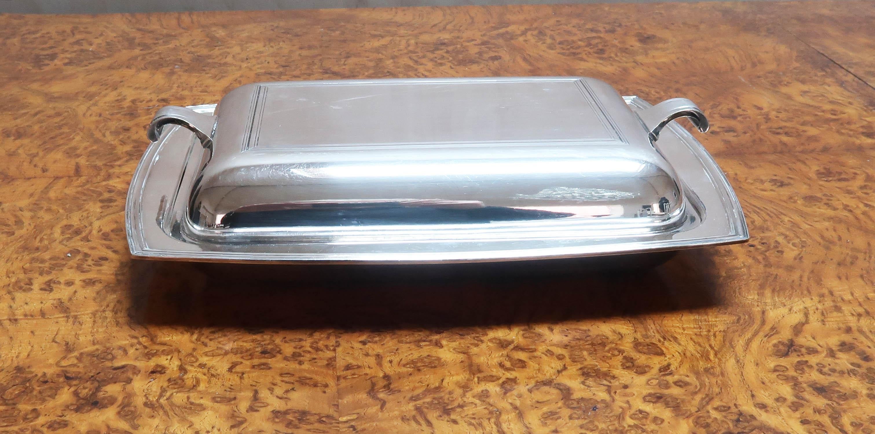 Very smart silver plated entree dish

Fabulous quality. Makers mark of Roberts And Belk, Sheffield on the underside

No rubbing to the silver plate. 

Free UK shipping








 