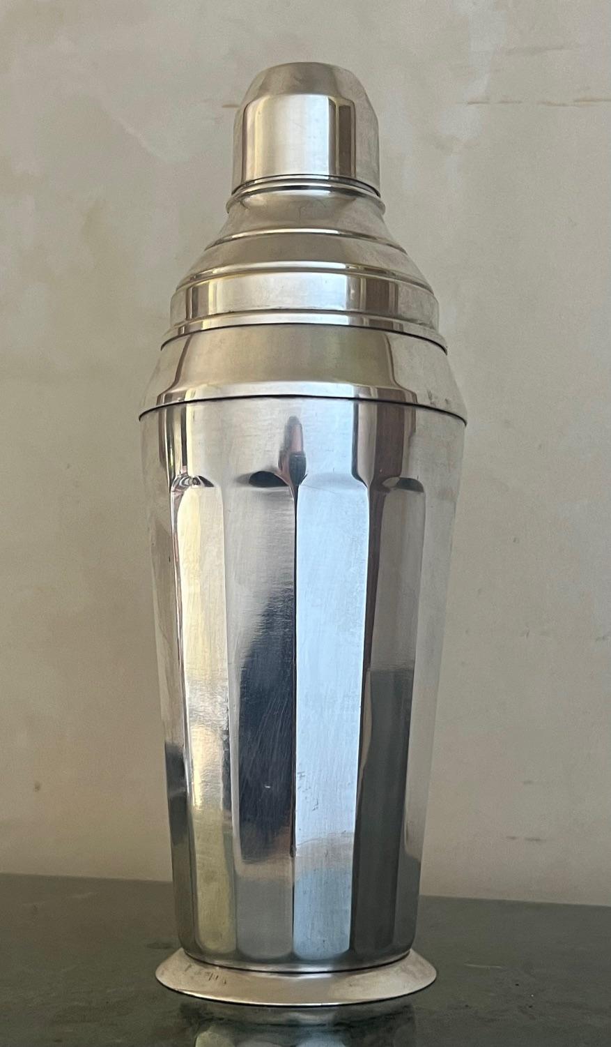 Art Deco Silver Plated French Cocktail Shaker, c. 1940's In Good Condition For Sale In Ross, CA
