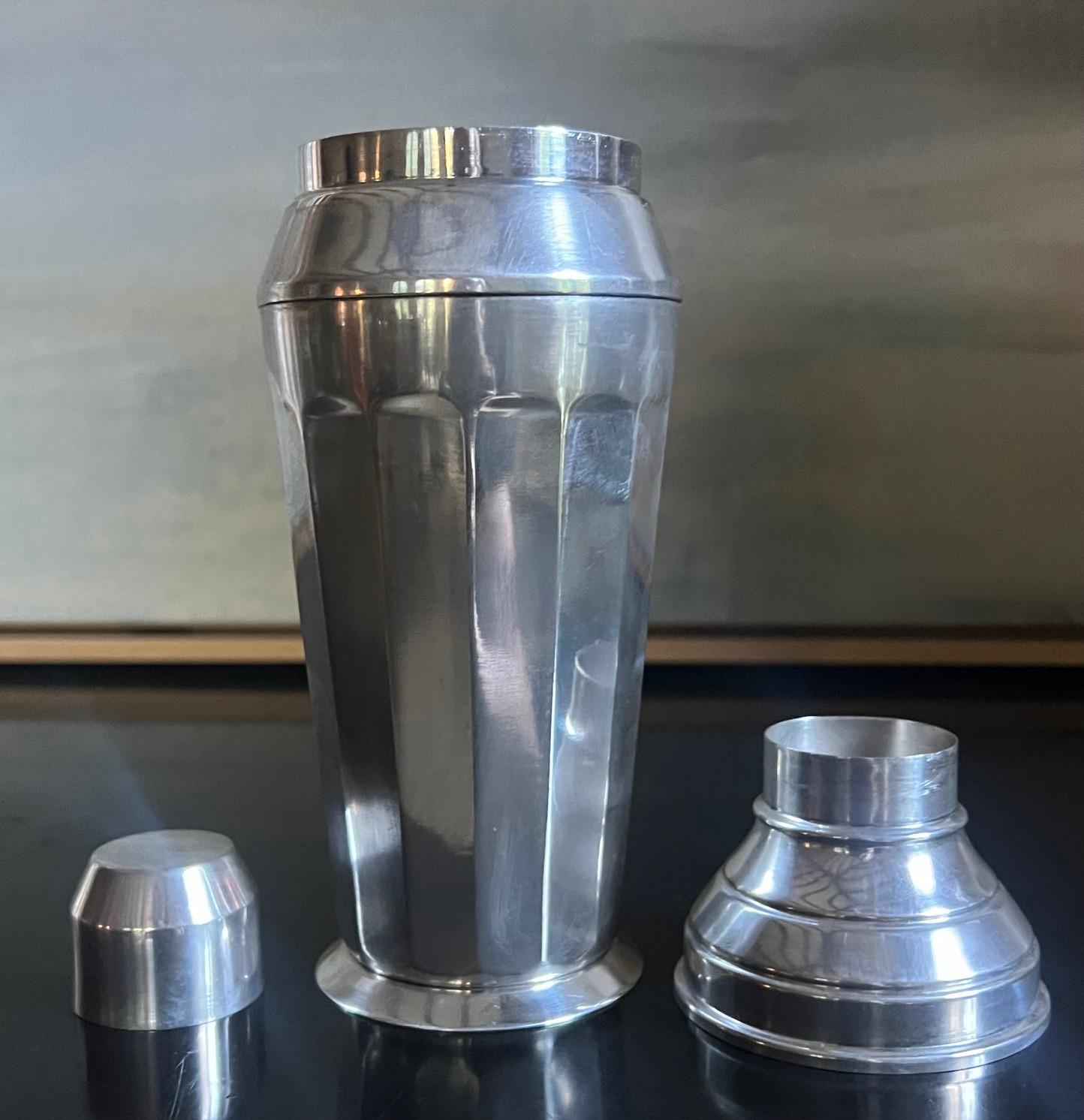 20th Century Art Deco Silver Plated French Cocktail Shaker, c. 1940's For Sale