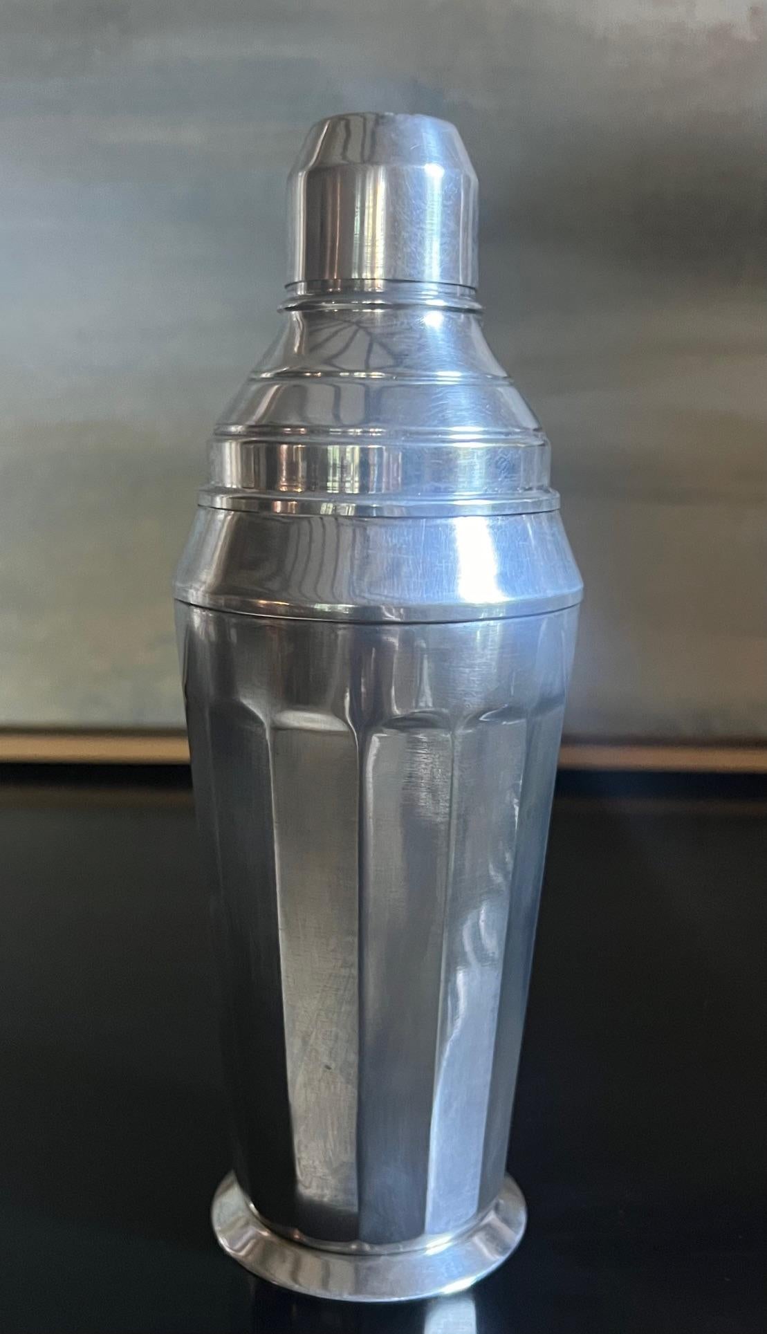 Art Deco Silver Plated French Cocktail Shaker, c. 1940's For Sale 1
