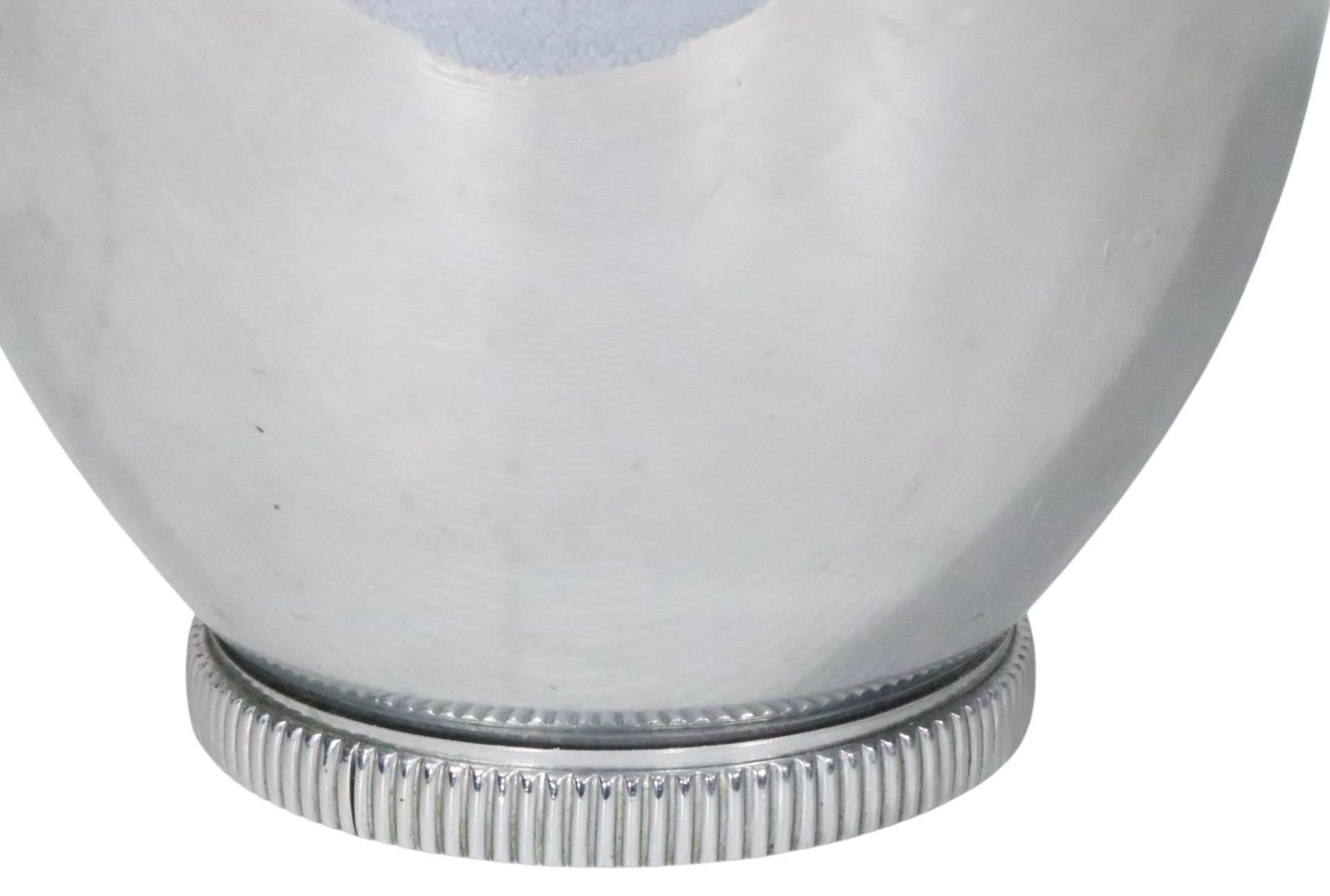 Plaqué argent Seau à glace Art Déco en métal argenté par Cravell NY en vente