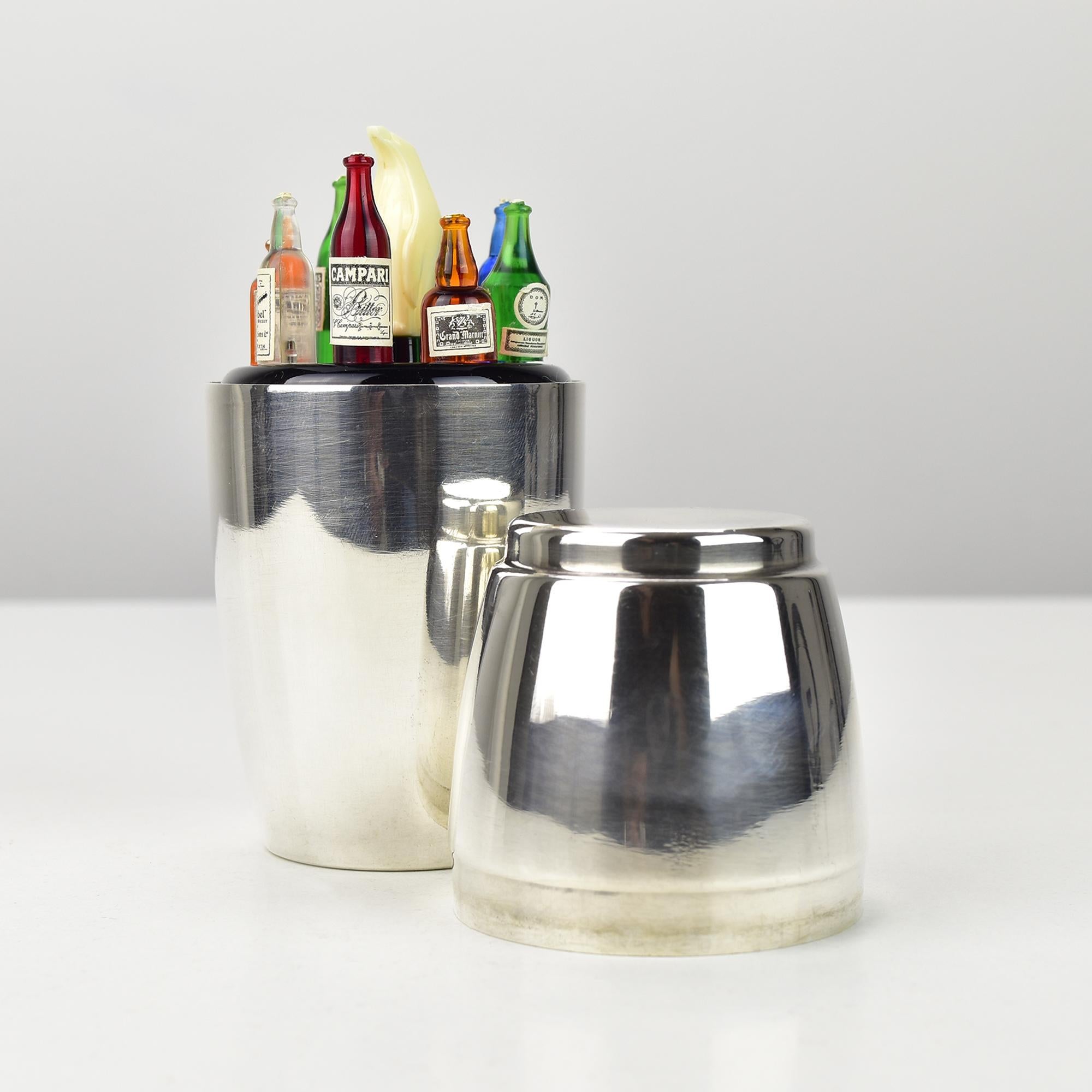Shakers miniatures Art Déco en métal argenté avec pics et marqueurs de boissons Bon état - En vente à Bad Säckingen, DE