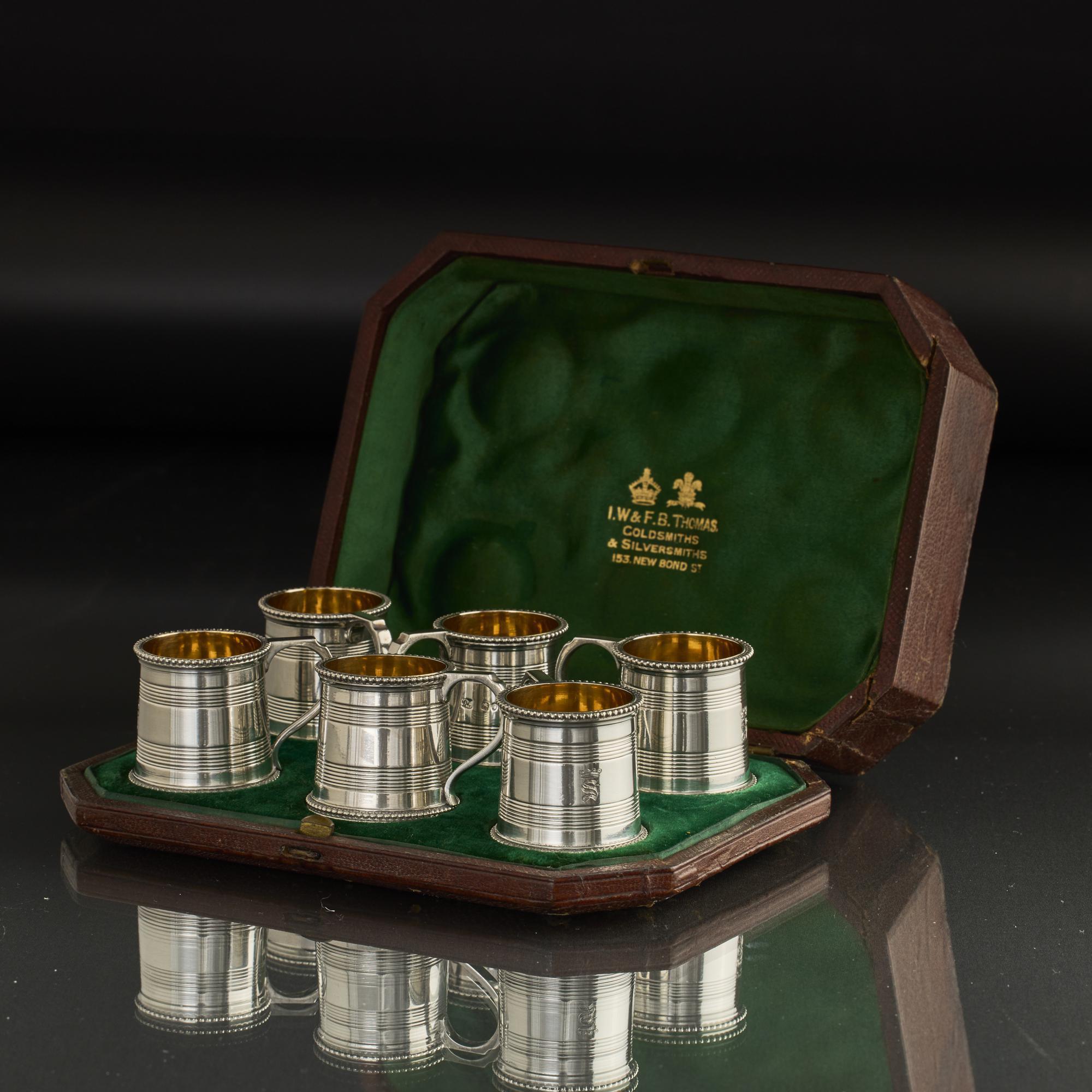 Ensemble de six mugs « spirit tot » en argent de style George III Bon état - En vente à London, GB
