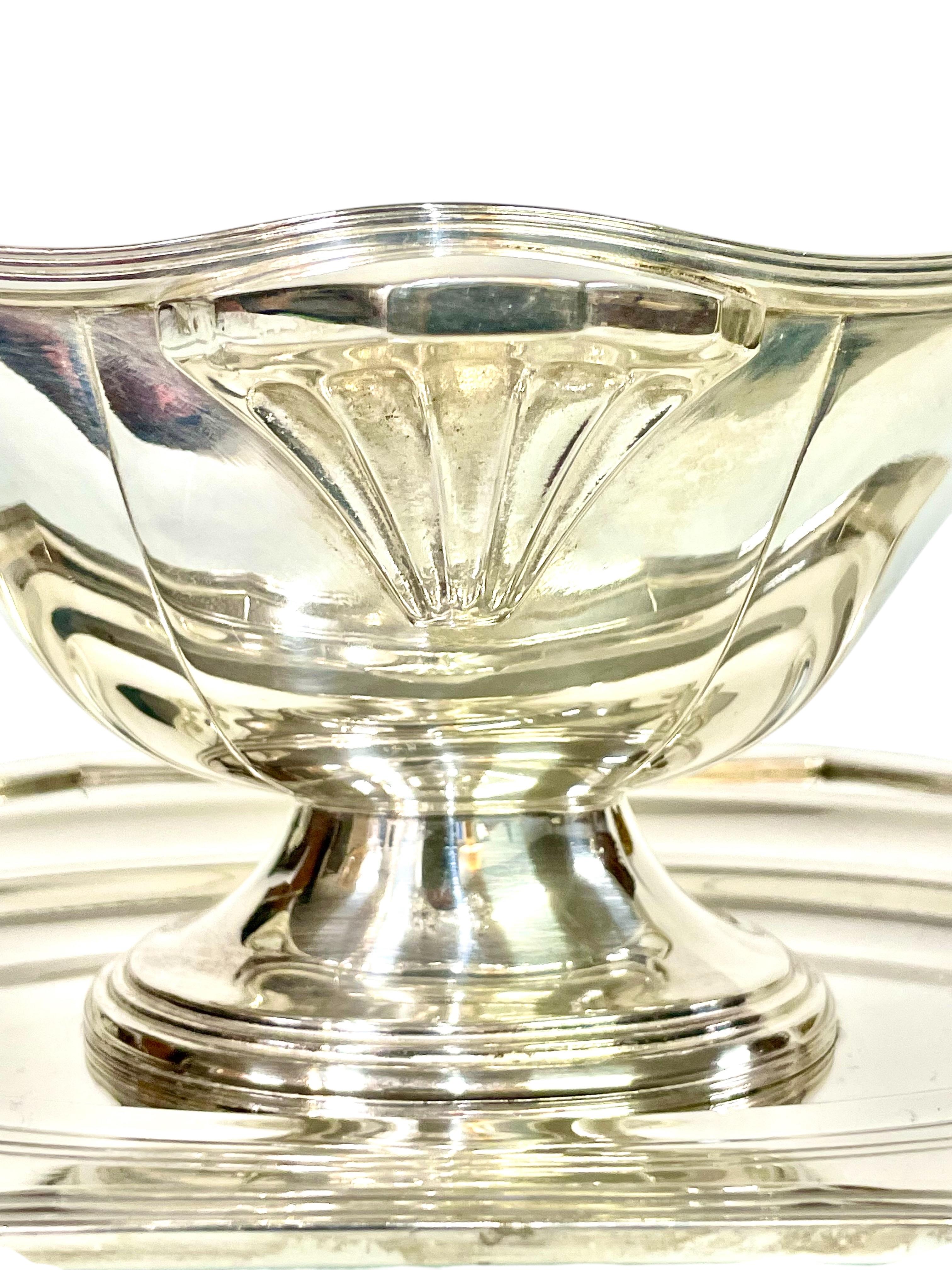 Versilberter Sauciere im Art déco-Stil, ca. 1930er Jahre im Angebot 8