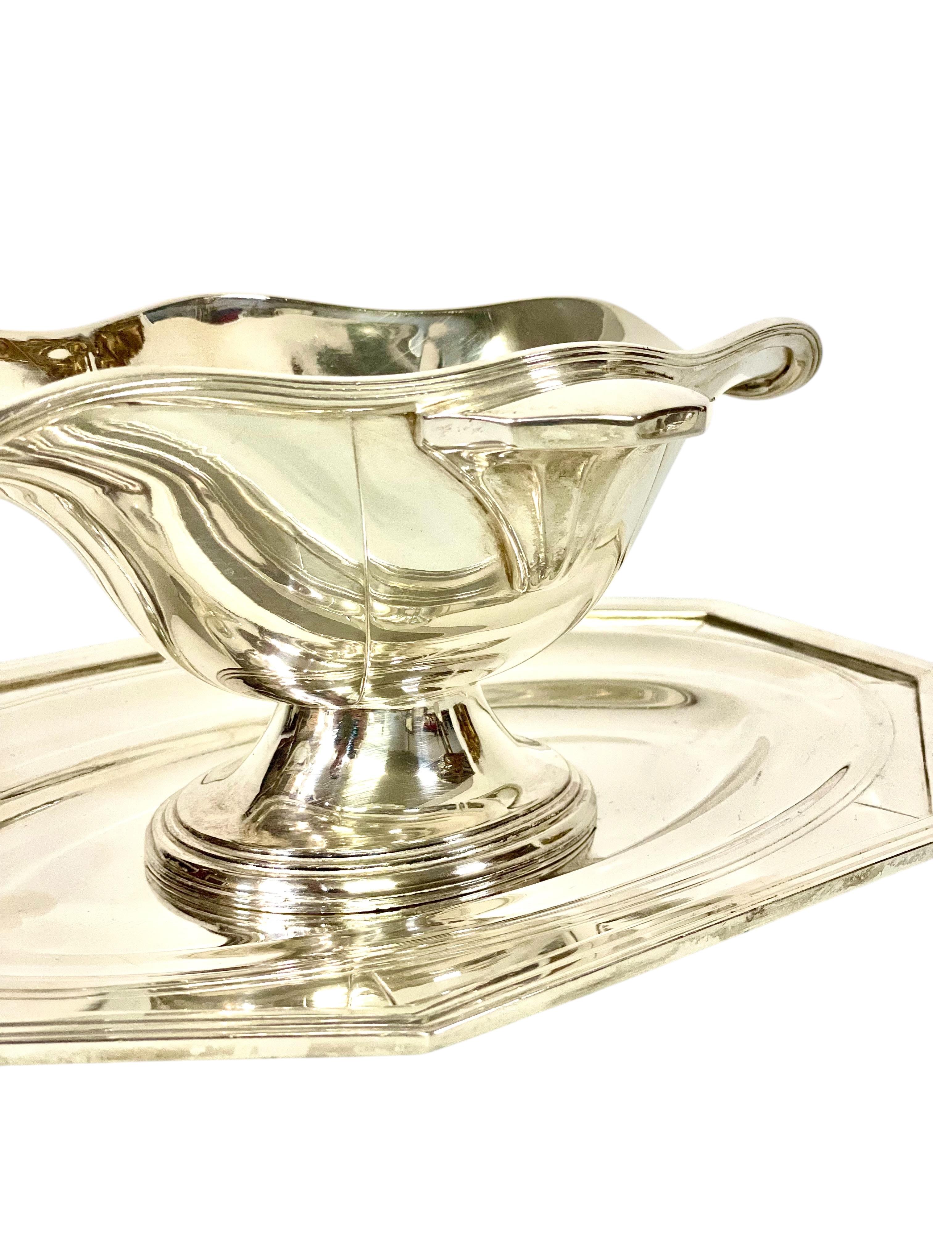 Versilberter Sauciere im Art déco-Stil, ca. 1930er Jahre im Zustand „Gut“ im Angebot in LA CIOTAT, FR