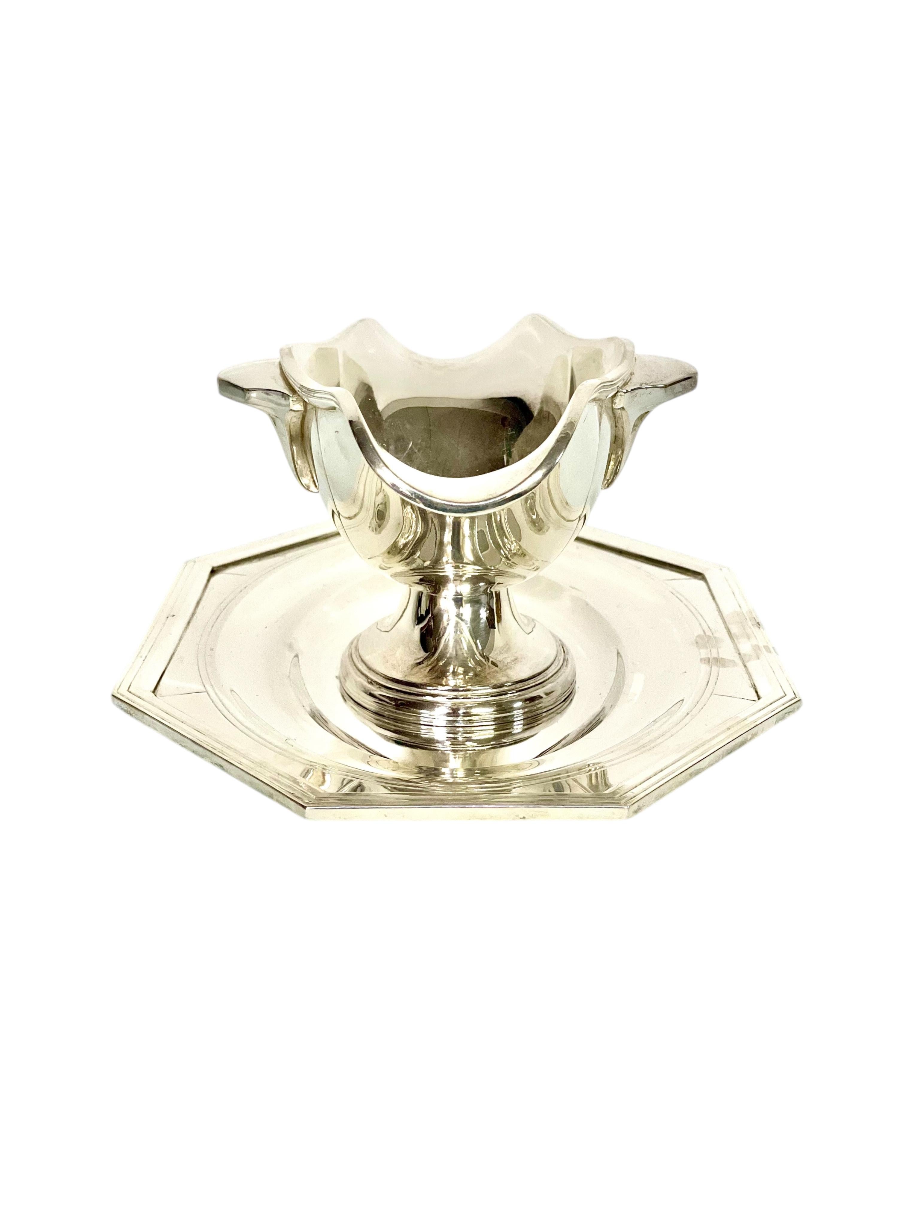 Versilberter Sauciere im Art déco-Stil, ca. 1930er Jahre (Mitte des 20. Jahrhunderts) im Angebot