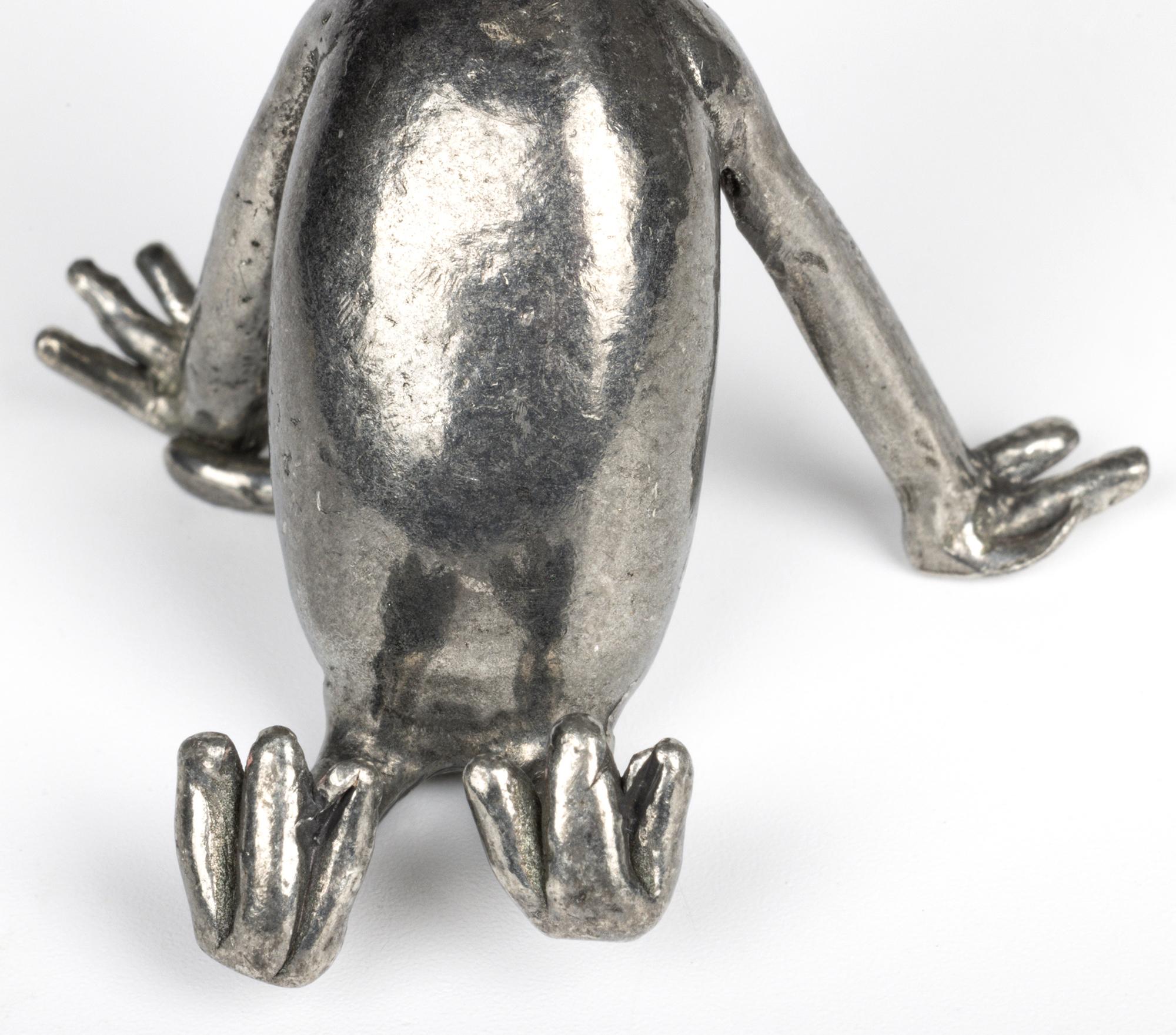 Figura de mono sentado Art Déco bañada en plata en venta 3