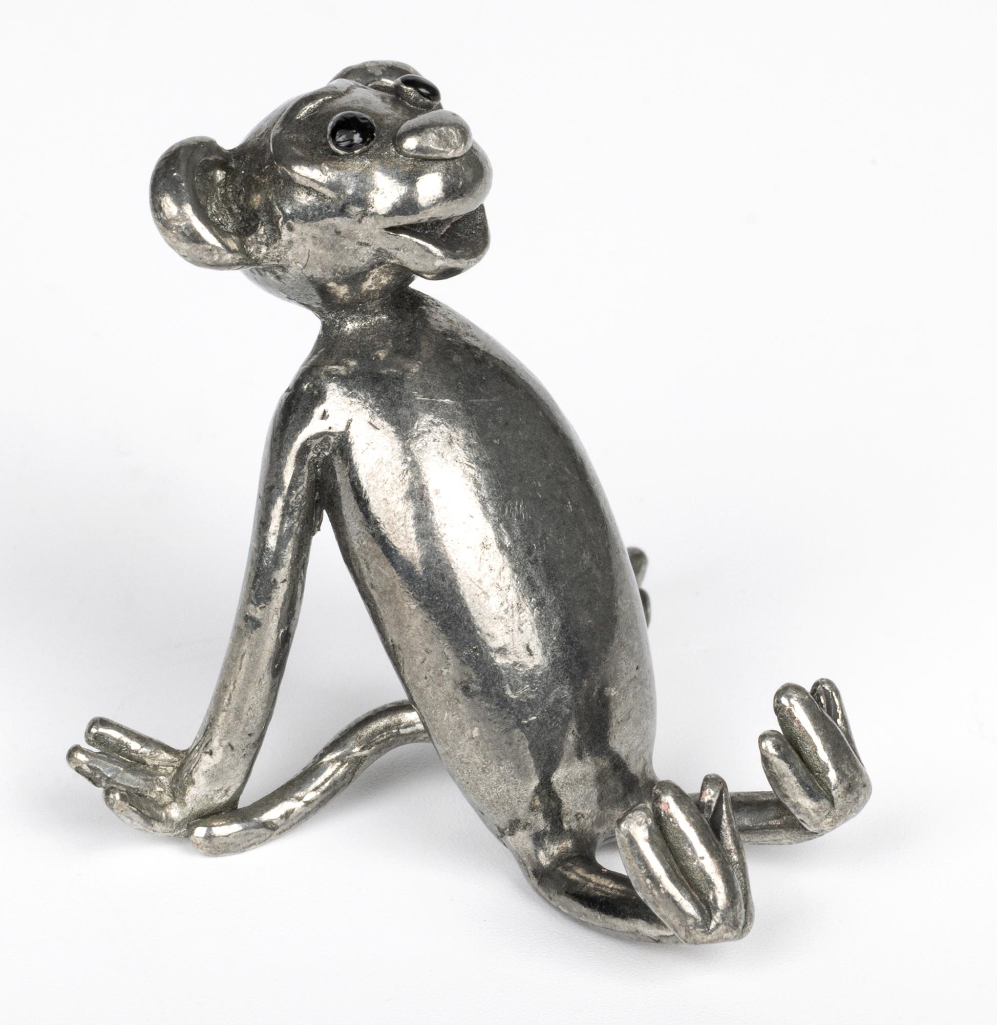 Figura de mono sentado Art Déco bañada en plata en venta 6