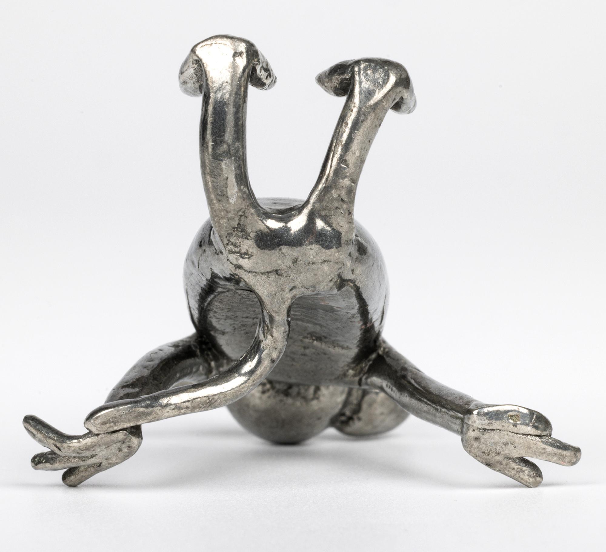 Figura de mono sentado Art Déco bañada en plata Art Decó en venta